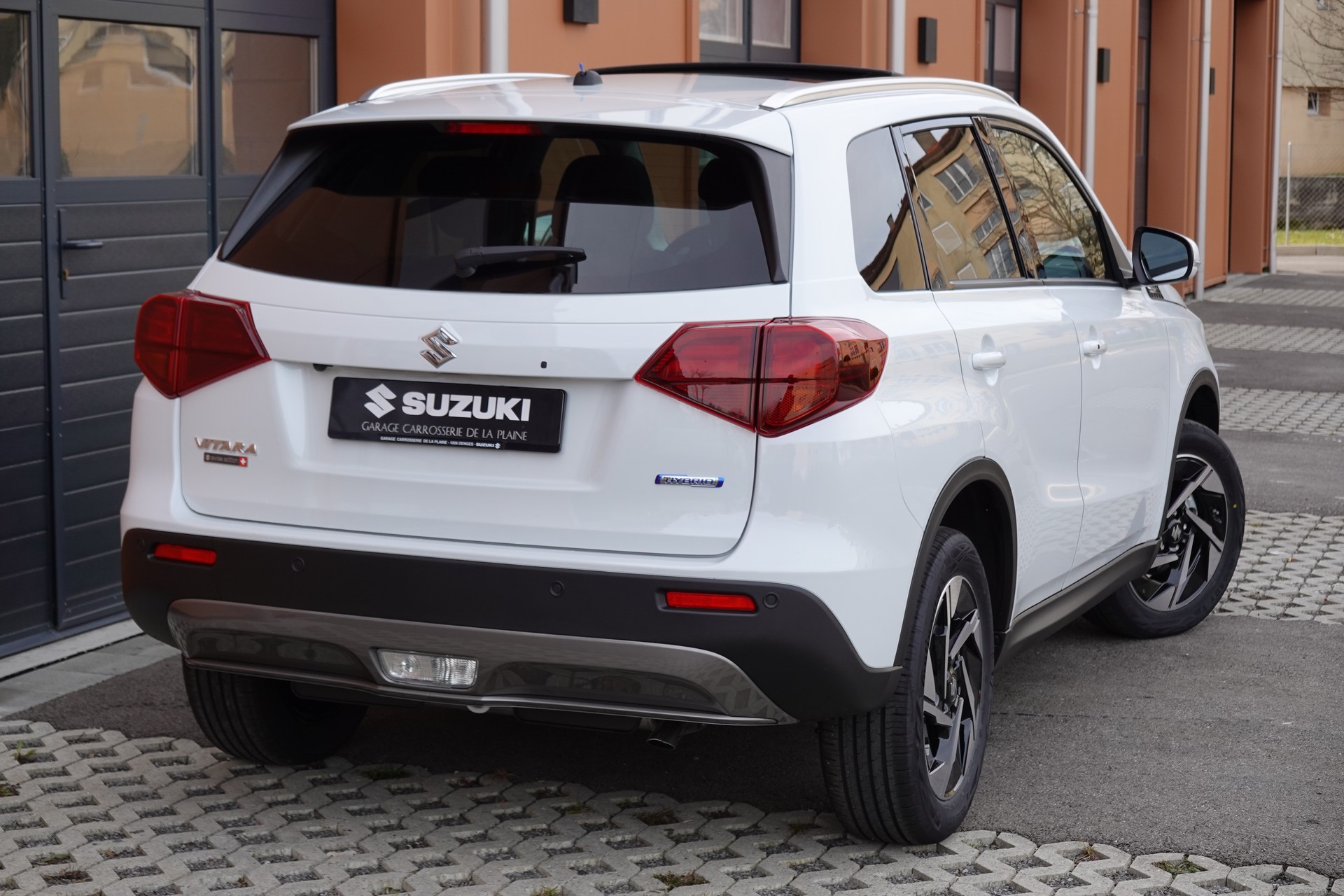 SUZUKI Vitara 1.5 Hybrid Compact Top 4x4 AGS-image-6