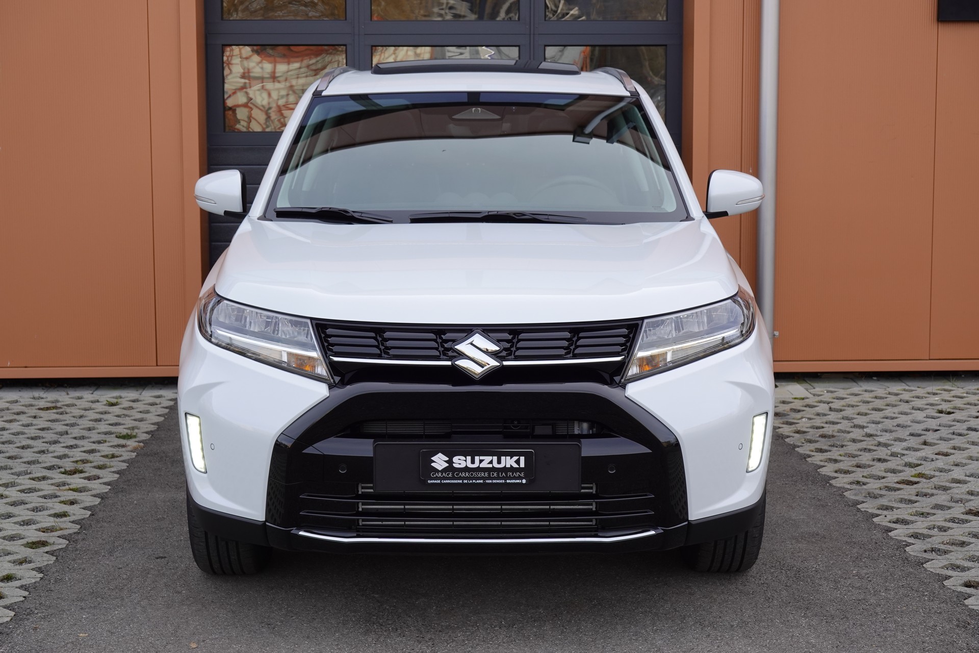 SUZUKI Vitara 1.5 Hybrid Compact Top 4x4 AGS-image-1