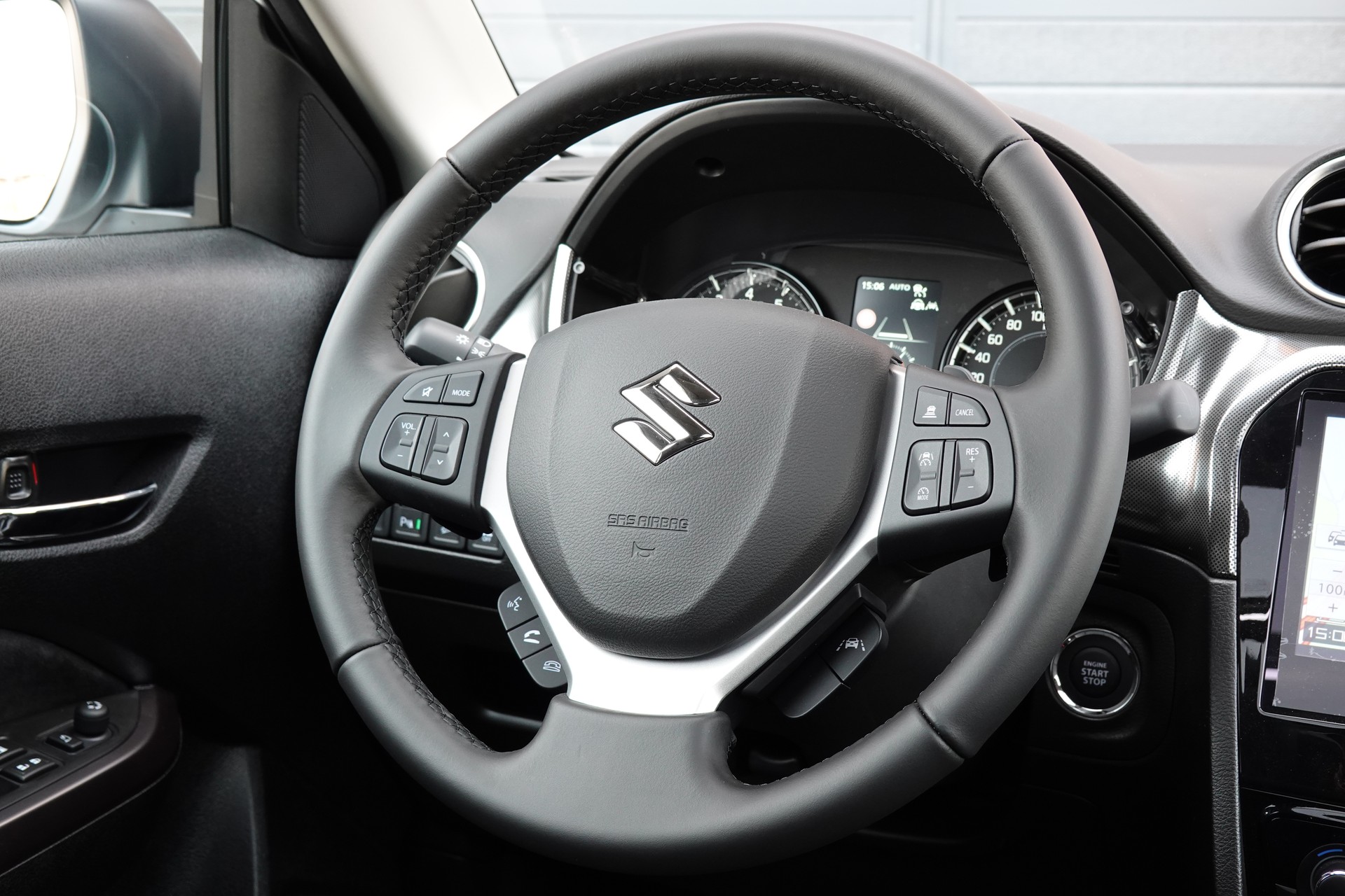 SUZUKI Vitara 1.5 Hybrid Compact Top 4x4 AGS-image-10