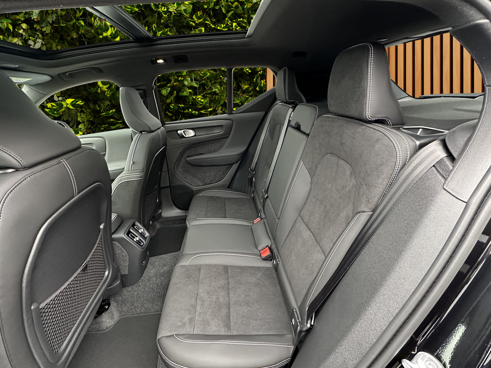 VOLVO EX40 Twin Black Edition AWD-image-14