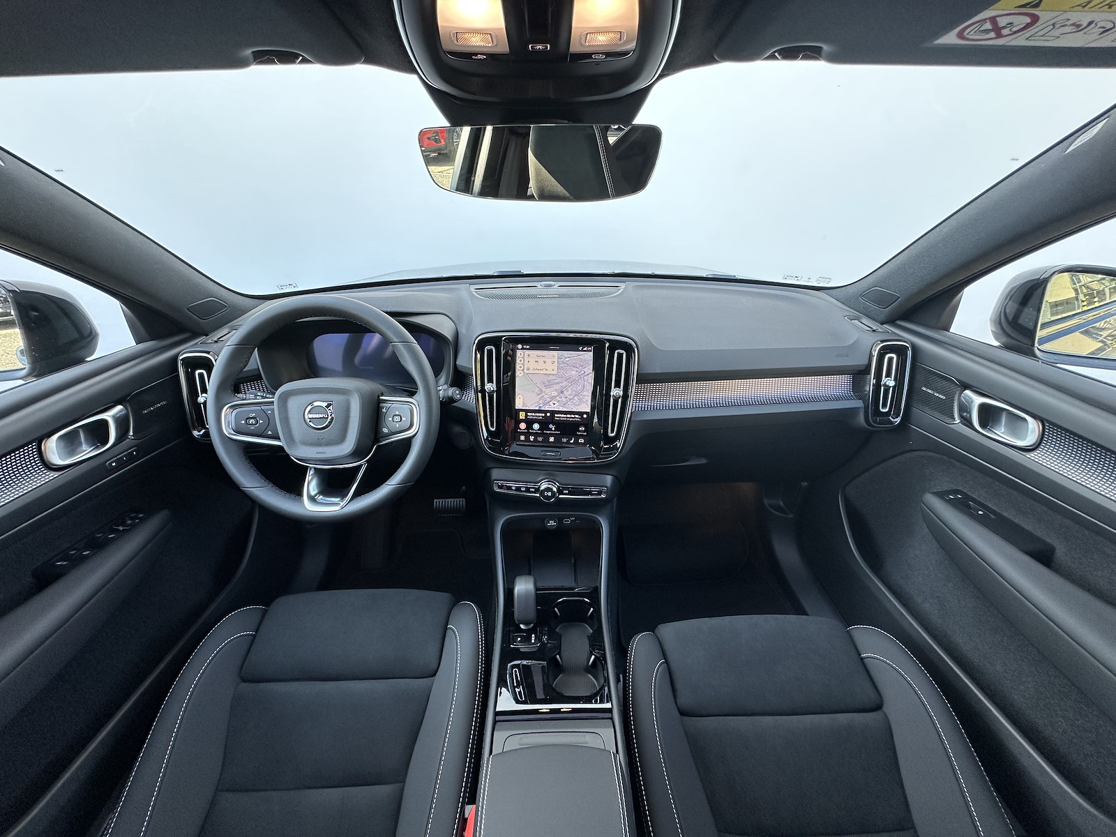 VOLVO EX40 Twin Black Edition AWD-image-8