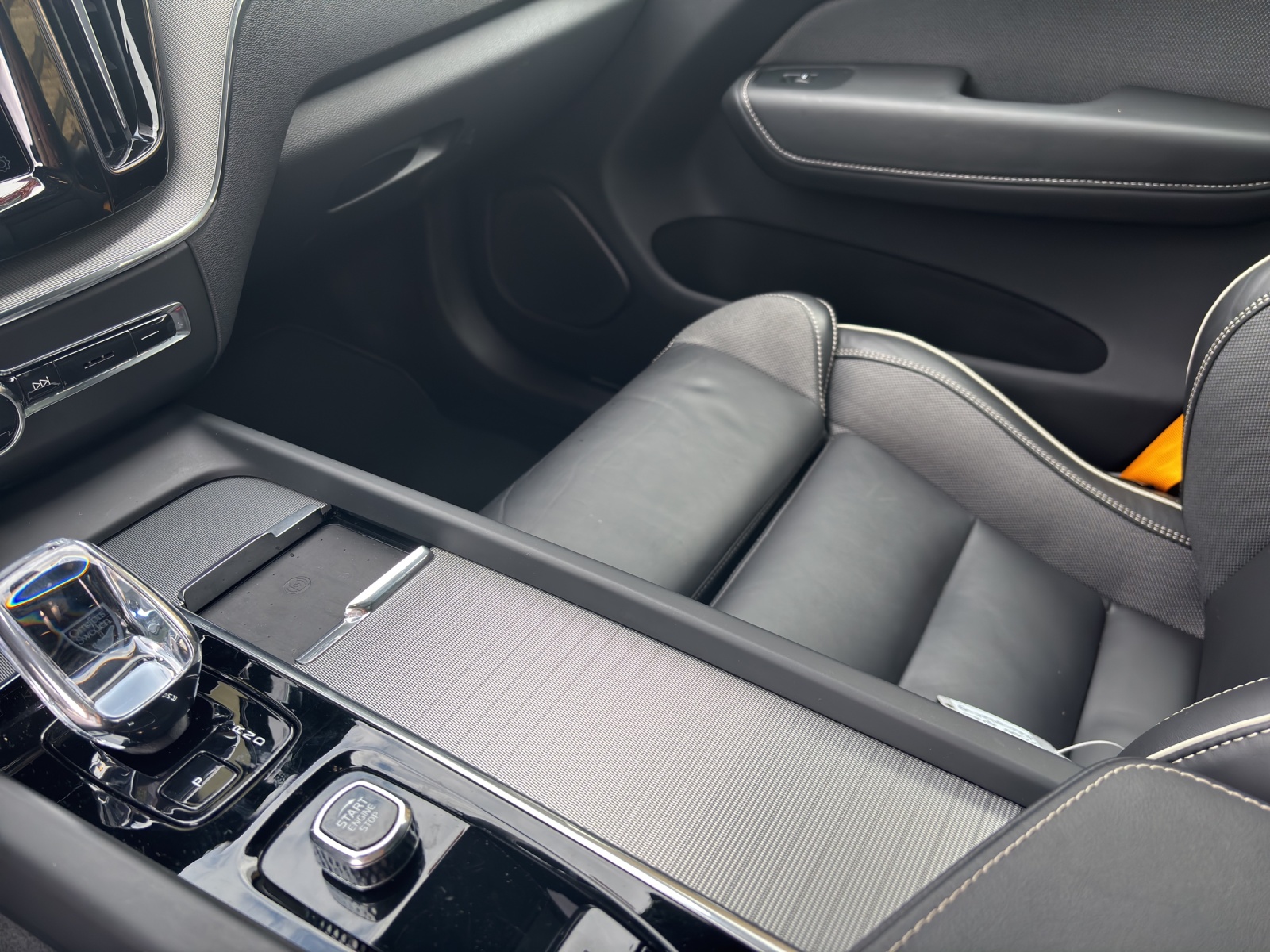 VOLVO XC60 2.0 T8 TE Polestar eAWD-image-8
