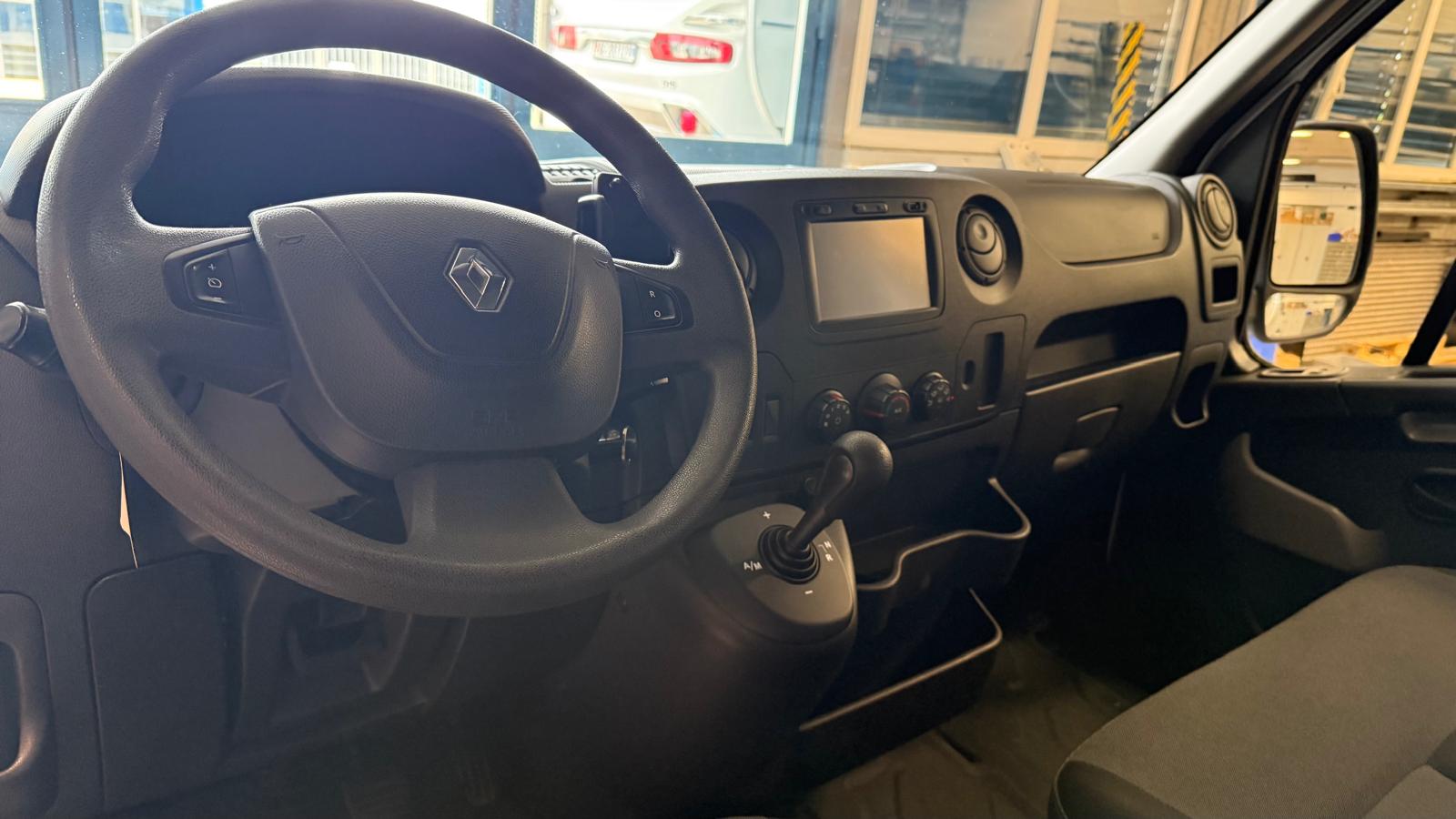 RENAULT Master T35 ENERGY 2.3dCi 170 L3H2 Automatik-image-3
