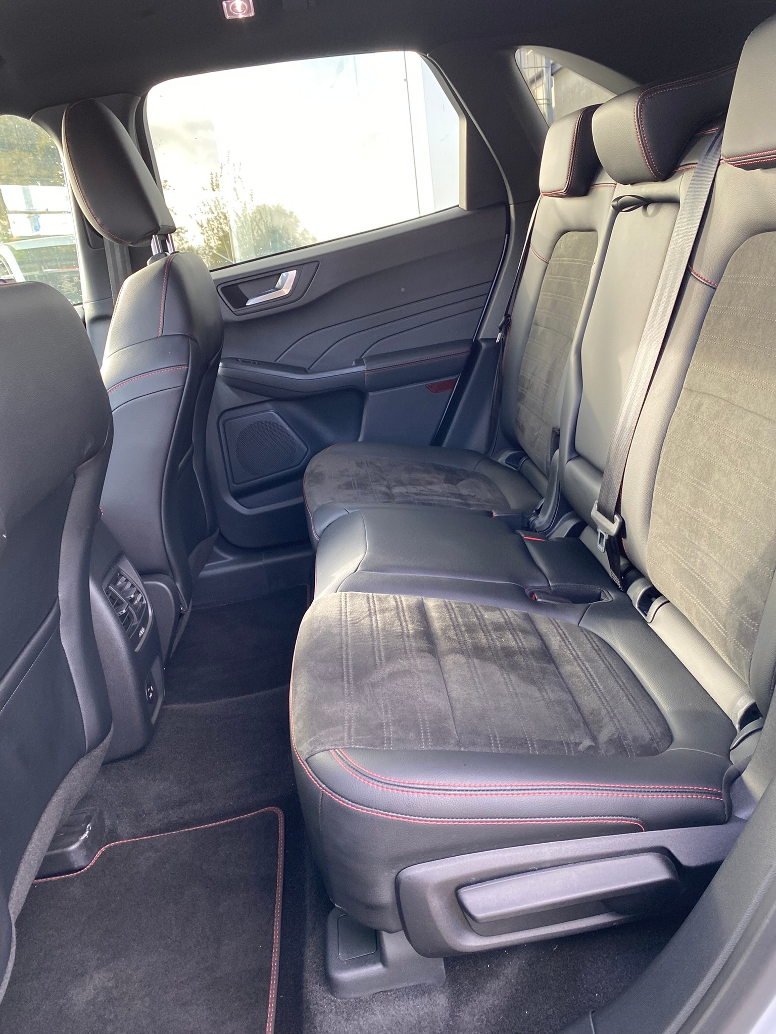 FORD Kuga 2.5 FHEV ST-Line X 4WD-image-6