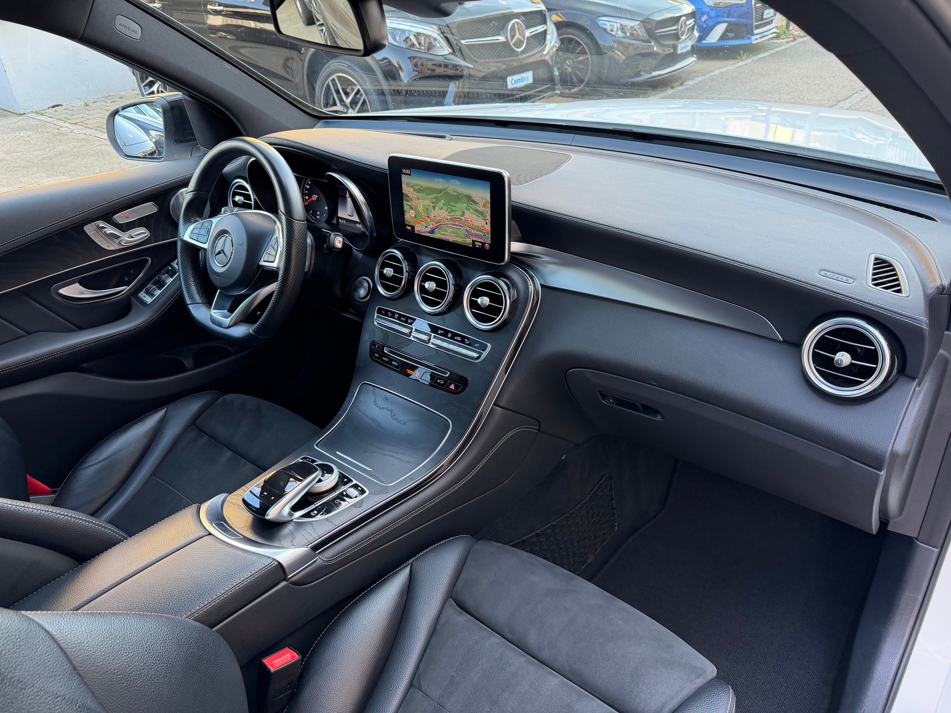 MERCEDES-BENZ GLC 350 d AMG Line 4Matic 9G-Tronic-image-12