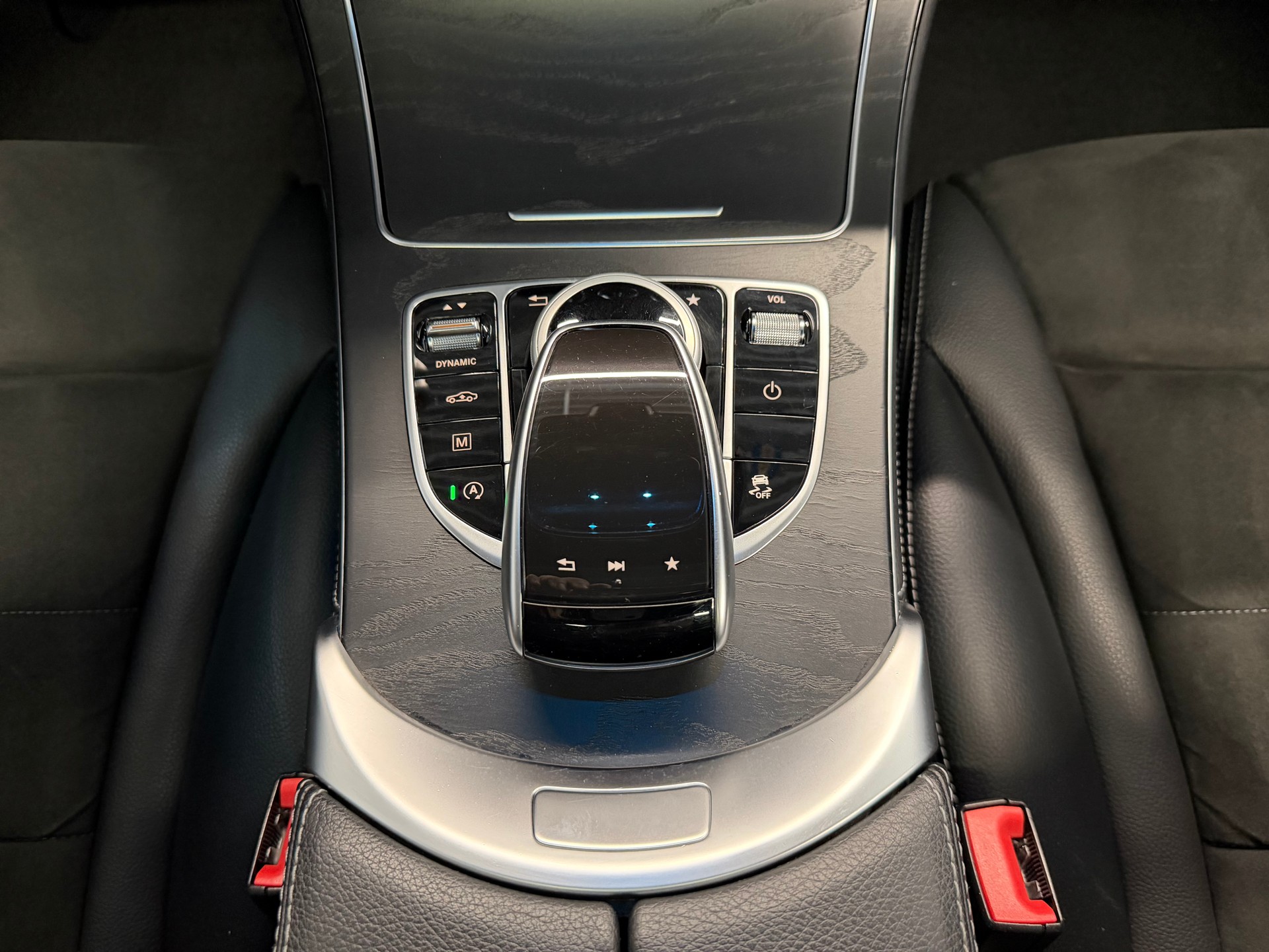 MERCEDES-BENZ GLC 350 d AMG Line 4Matic 9G-Tronic-image-17