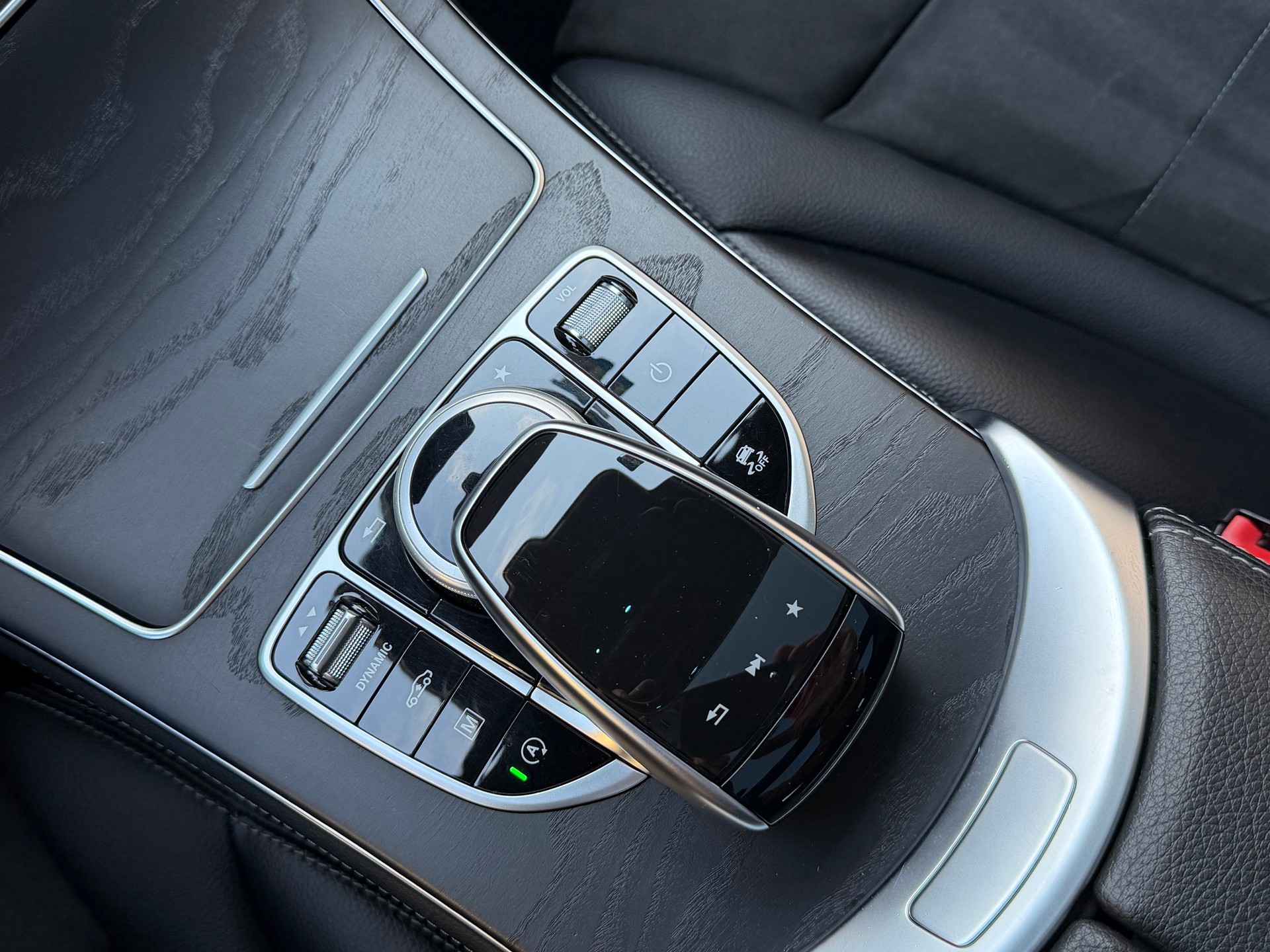 MERCEDES-BENZ GLC 350 d AMG Line 4Matic 9G-Tronic-image-18