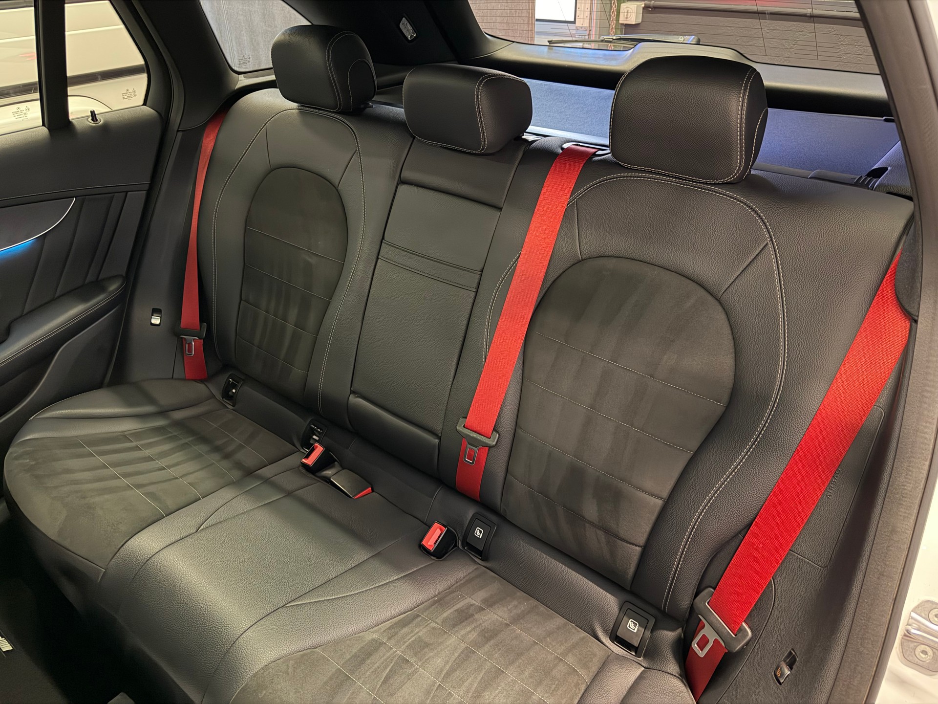 MERCEDES-BENZ GLC 350 d AMG Line 4Matic 9G-Tronic-image-26