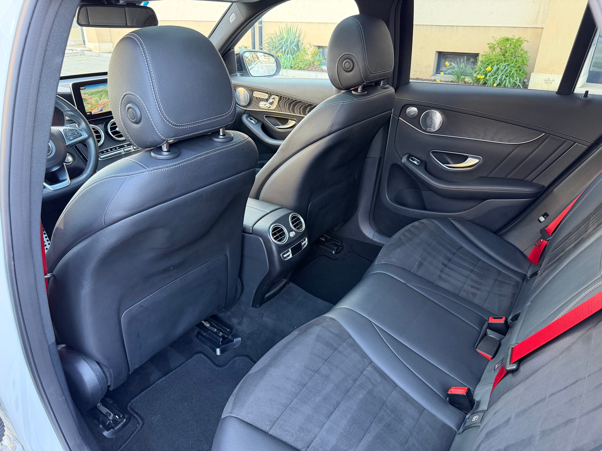 MERCEDES-BENZ GLC 350 d AMG Line 4Matic 9G-Tronic-image-24