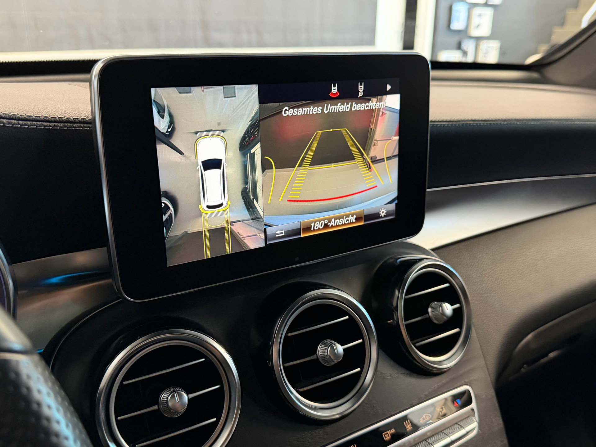 MERCEDES-BENZ GLC 350 d AMG Line 4Matic 9G-Tronic-image-19