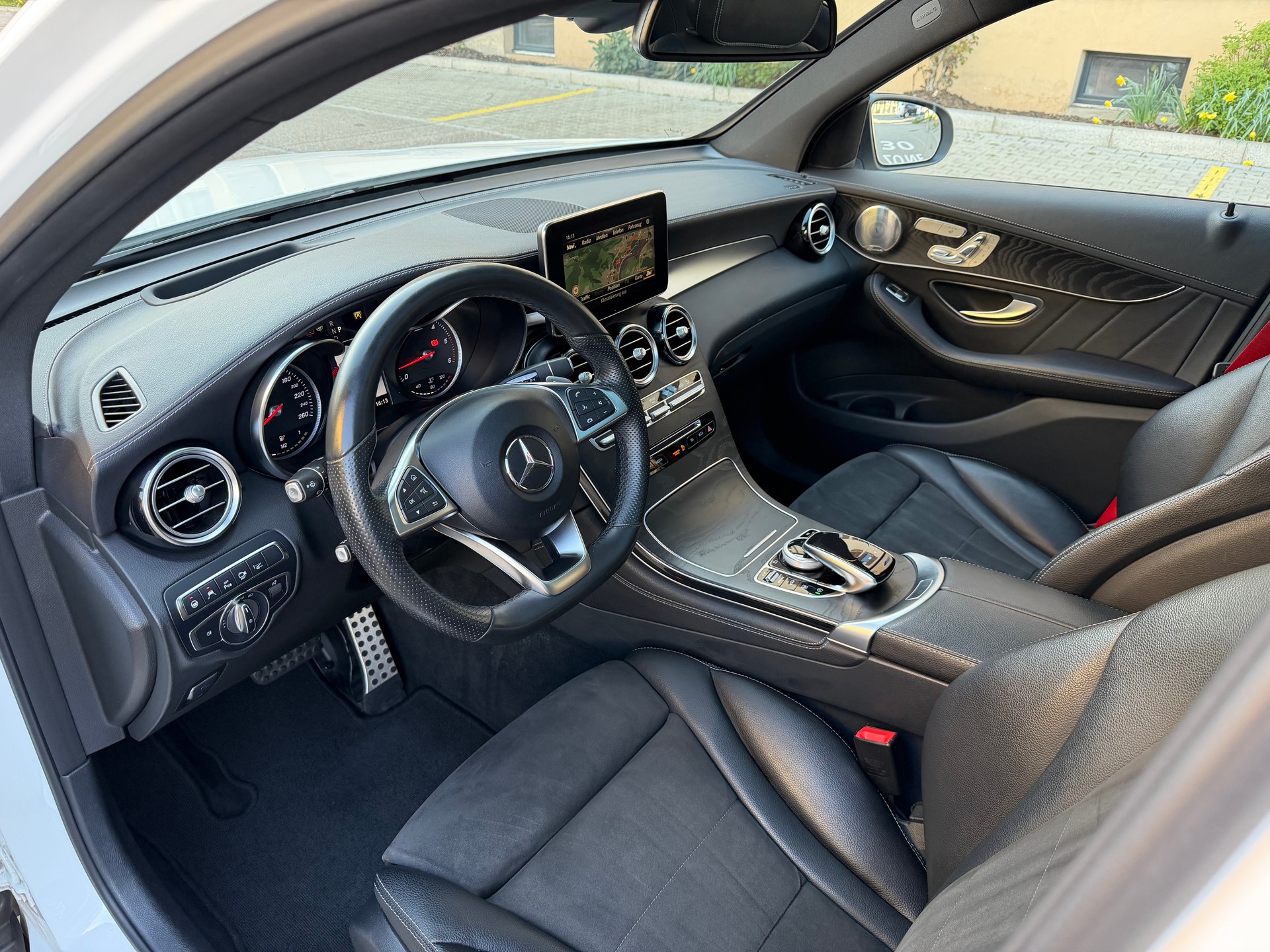 MERCEDES-BENZ GLC 350 d AMG Line 4Matic 9G-Tronic-image-9