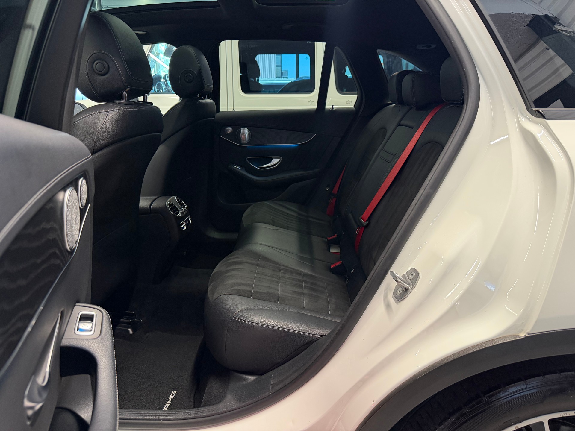 MERCEDES-BENZ GLC 350 d AMG Line 4Matic 9G-Tronic-image-24