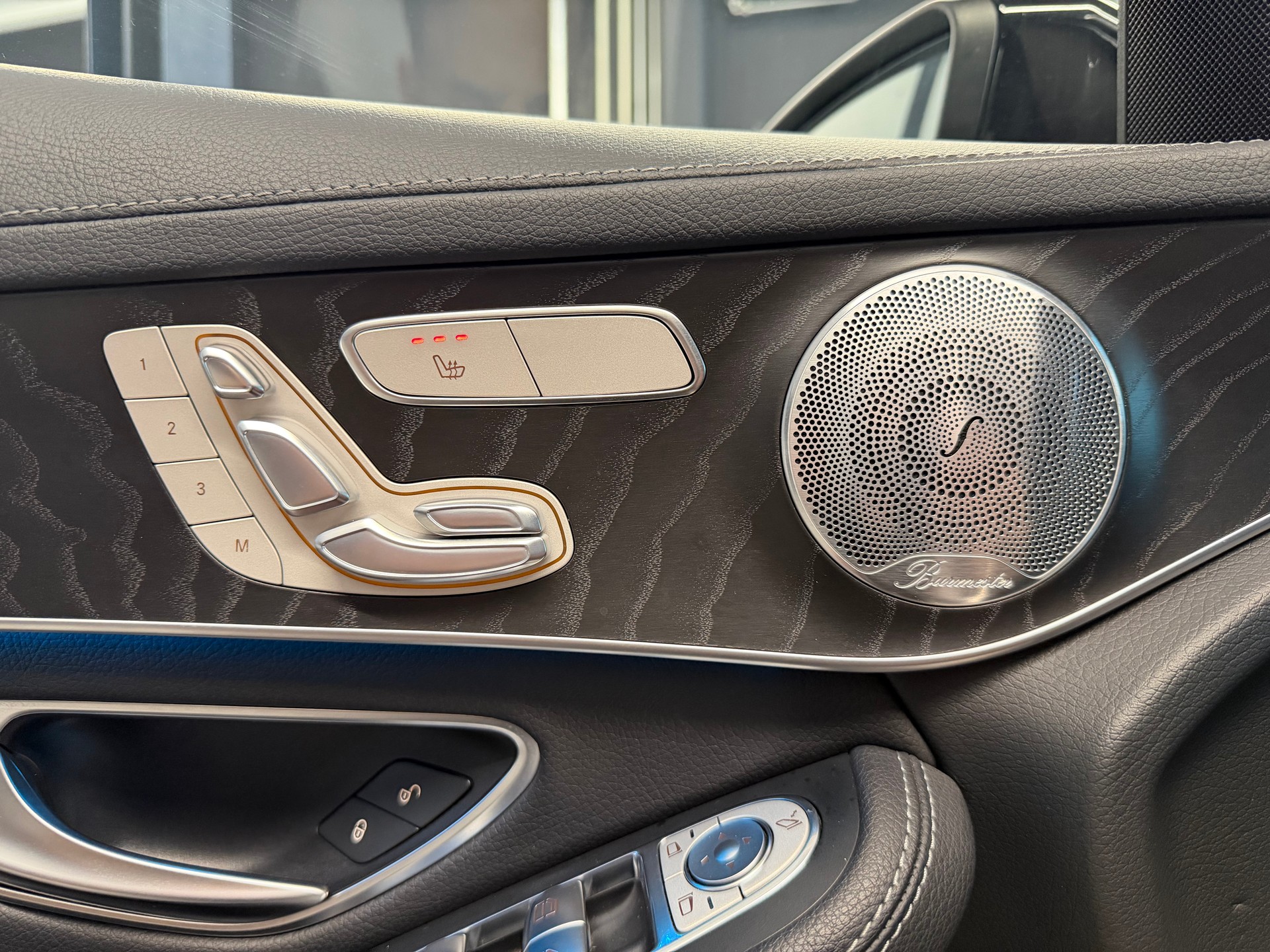 MERCEDES-BENZ GLC 350 d AMG Line 4Matic 9G-Tronic-image-14
