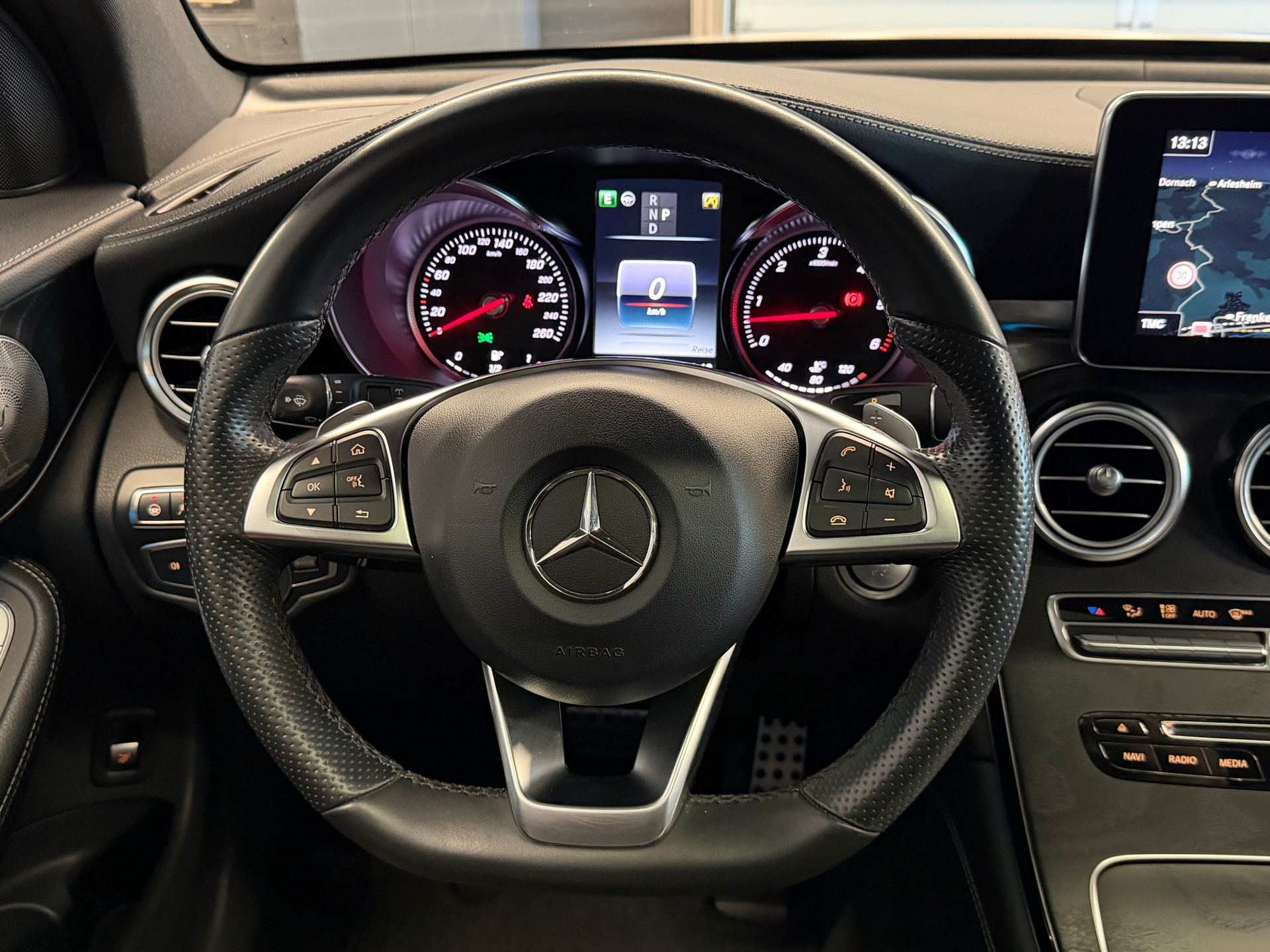MERCEDES-BENZ GLC 350 d AMG Line 4Matic 9G-Tronic-image-23