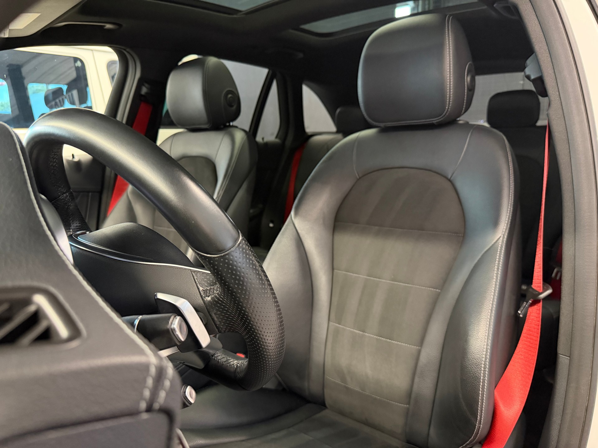 MERCEDES-BENZ GLC 350 d AMG Line 4Matic 9G-Tronic-image-10