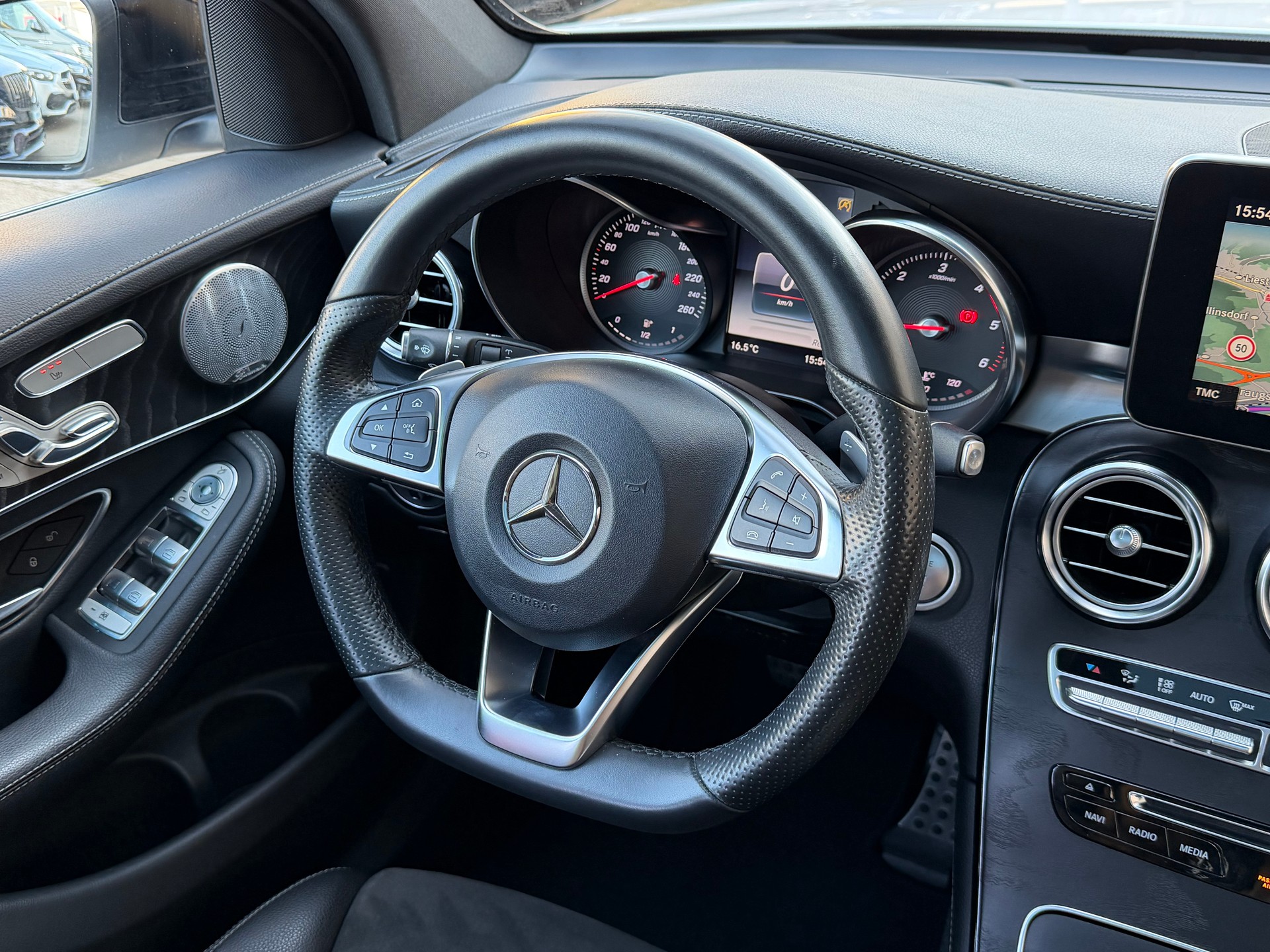 MERCEDES-BENZ GLC 350 d AMG Line 4Matic 9G-Tronic-image-21