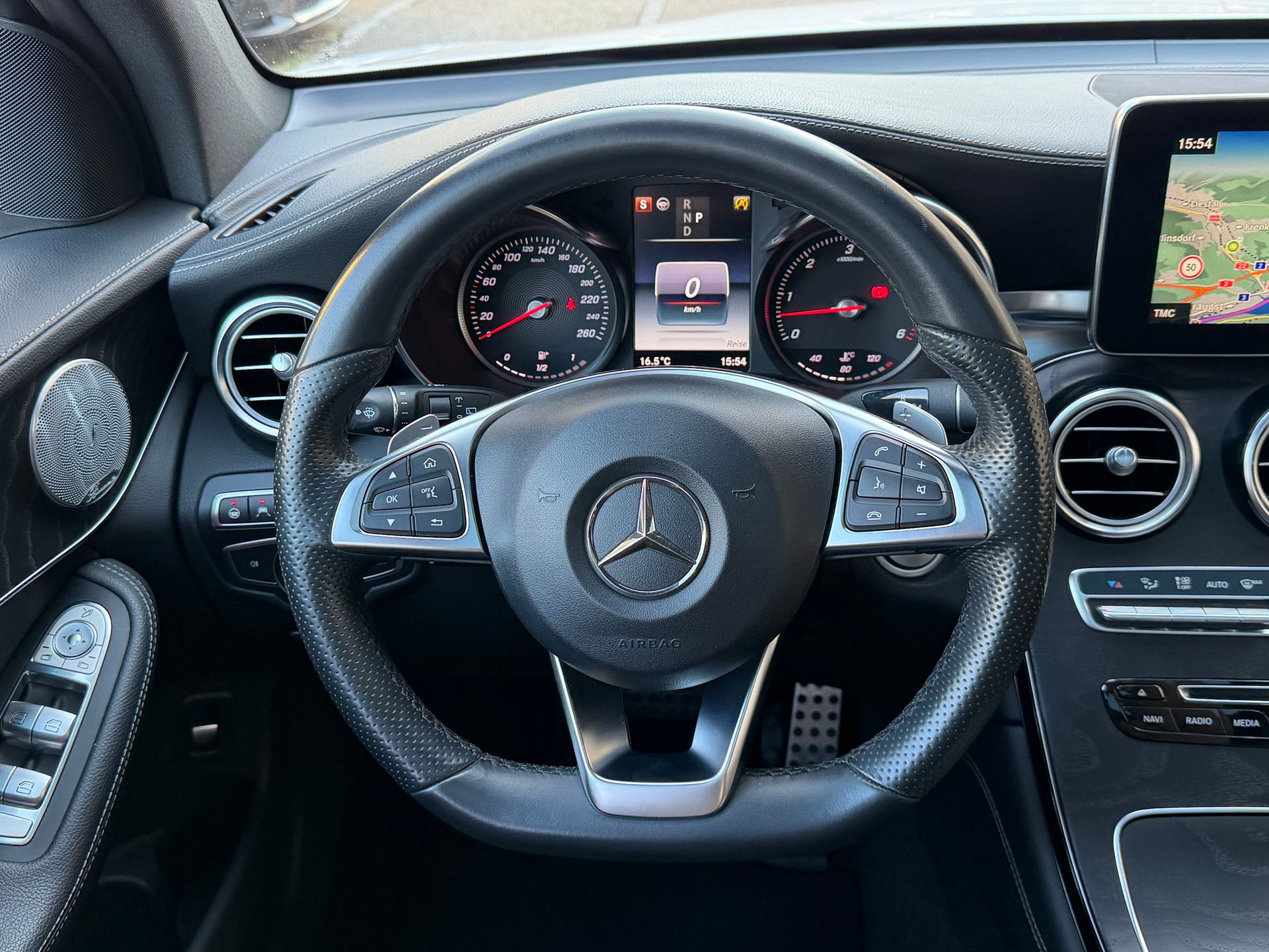 MERCEDES-BENZ GLC 350 d AMG Line 4Matic 9G-Tronic-image-22