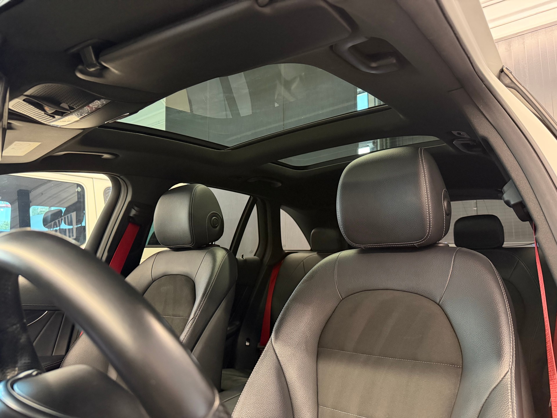 MERCEDES-BENZ GLC 350 d AMG Line 4Matic 9G-Tronic-image-11