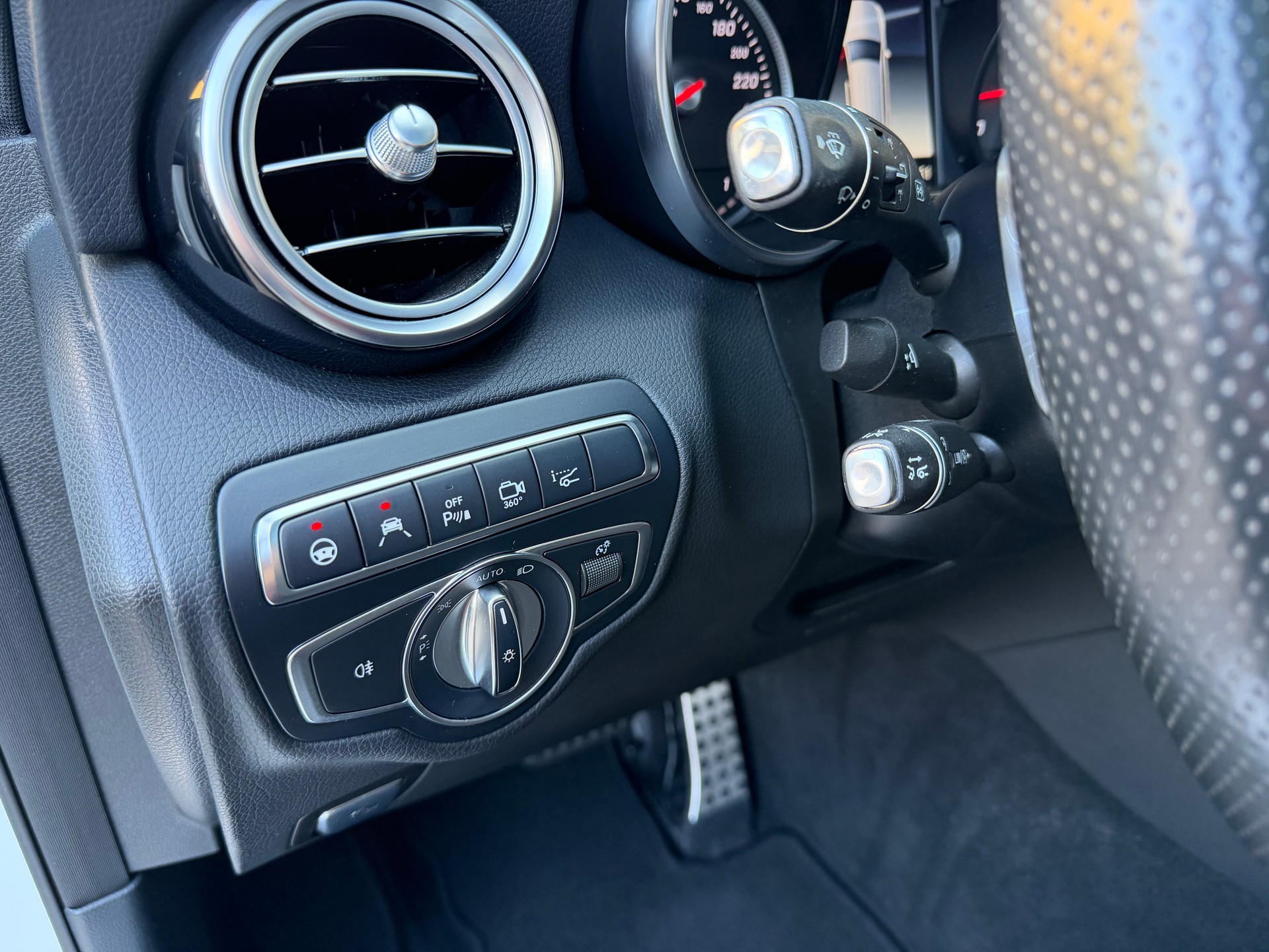 MERCEDES-BENZ GLC 350 d AMG Line 4Matic 9G-Tronic-image-15