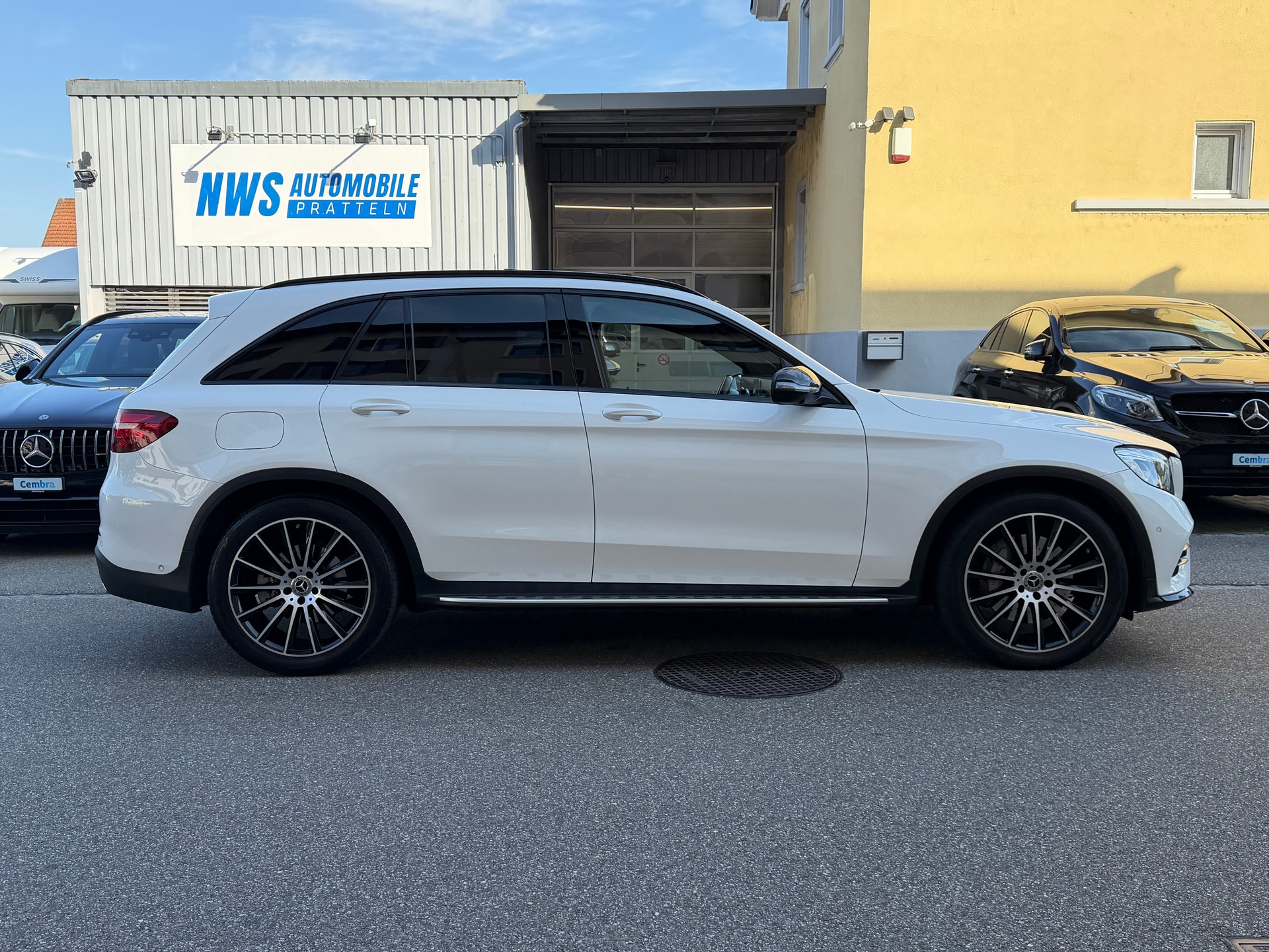 MERCEDES-BENZ GLC 350 d AMG Line 4Matic 9G-Tronic-showroom-element-2