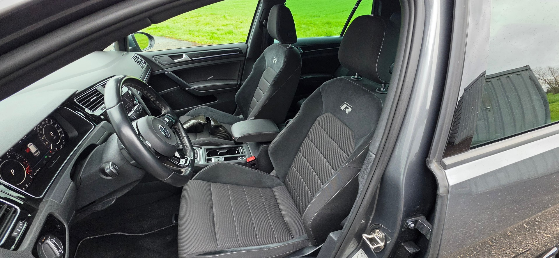 VW Golf 2.0 TSI R 4Motion DSG-image-7