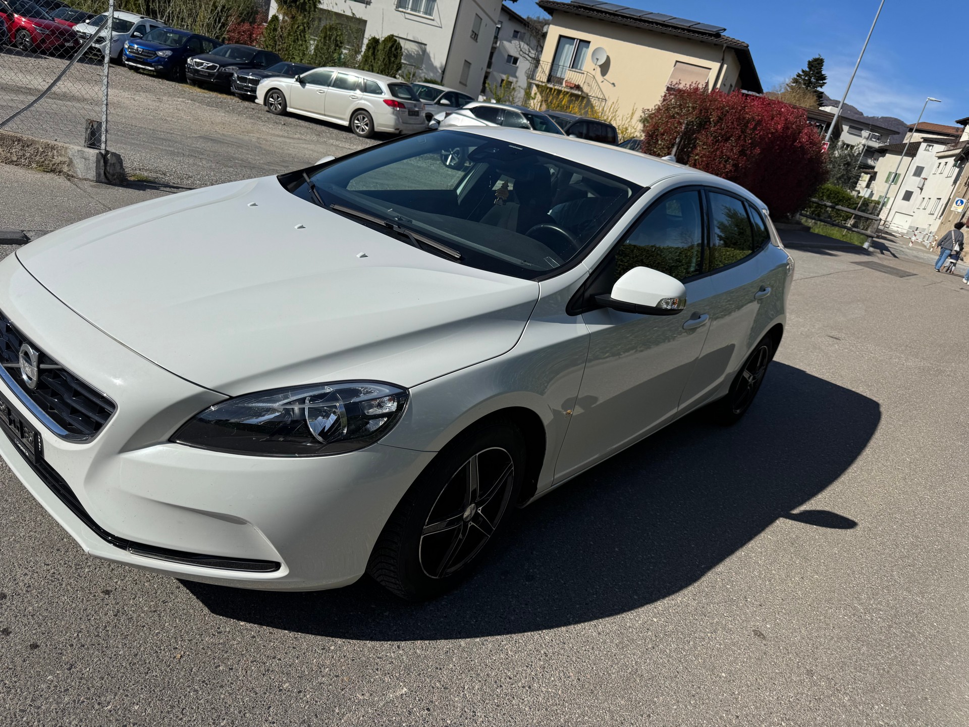 VOLVO V40 D2 Momentum-image-1