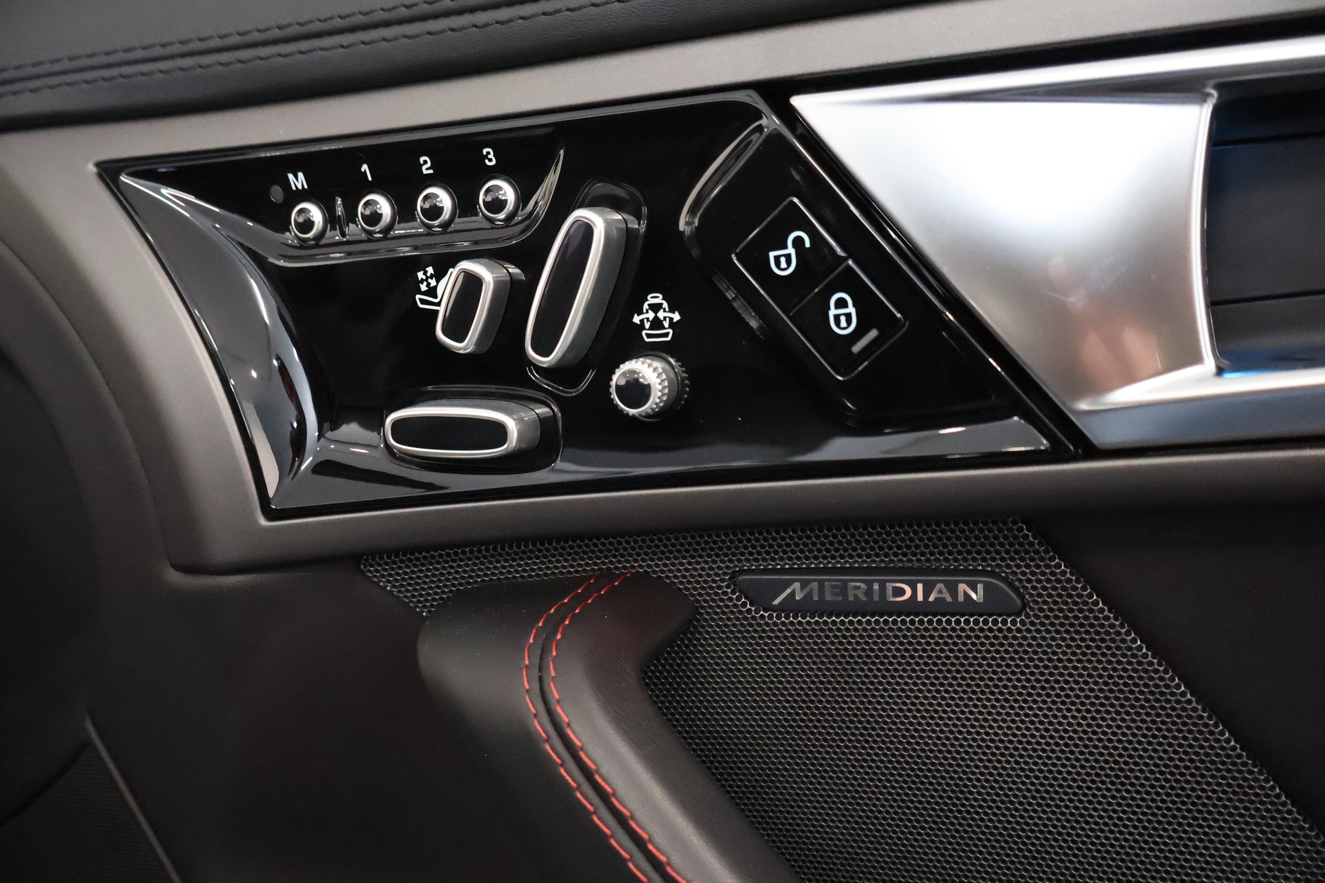 JAGUAR F-Type Convertible S 5.0 V8 S/C-image-28
