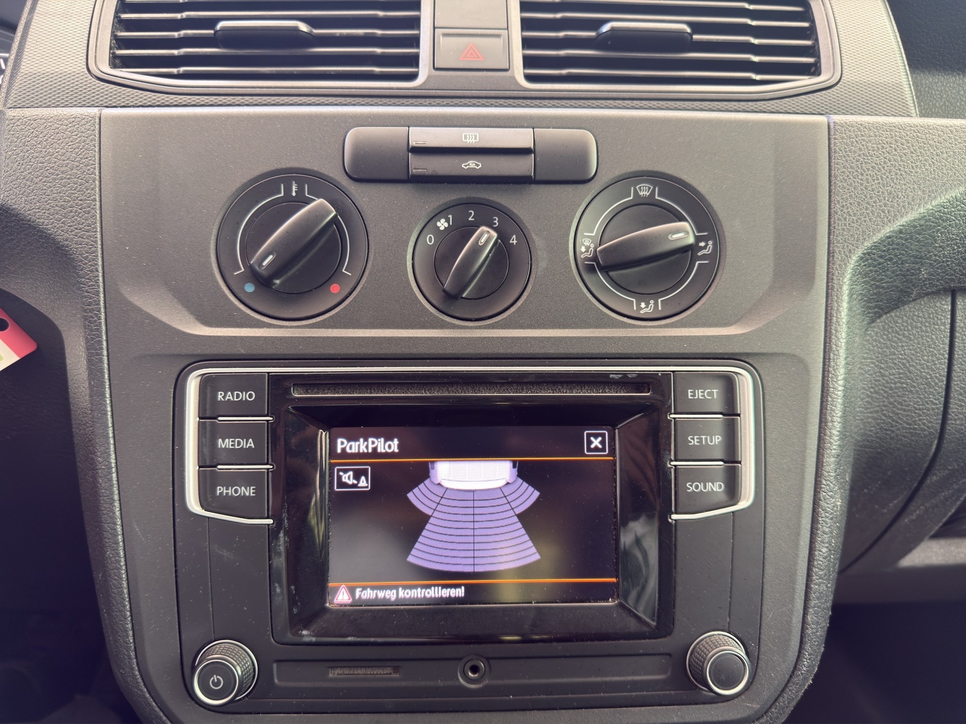 VW Caddy 2.0TDI 4Motion BlueMotion Technology-image-11