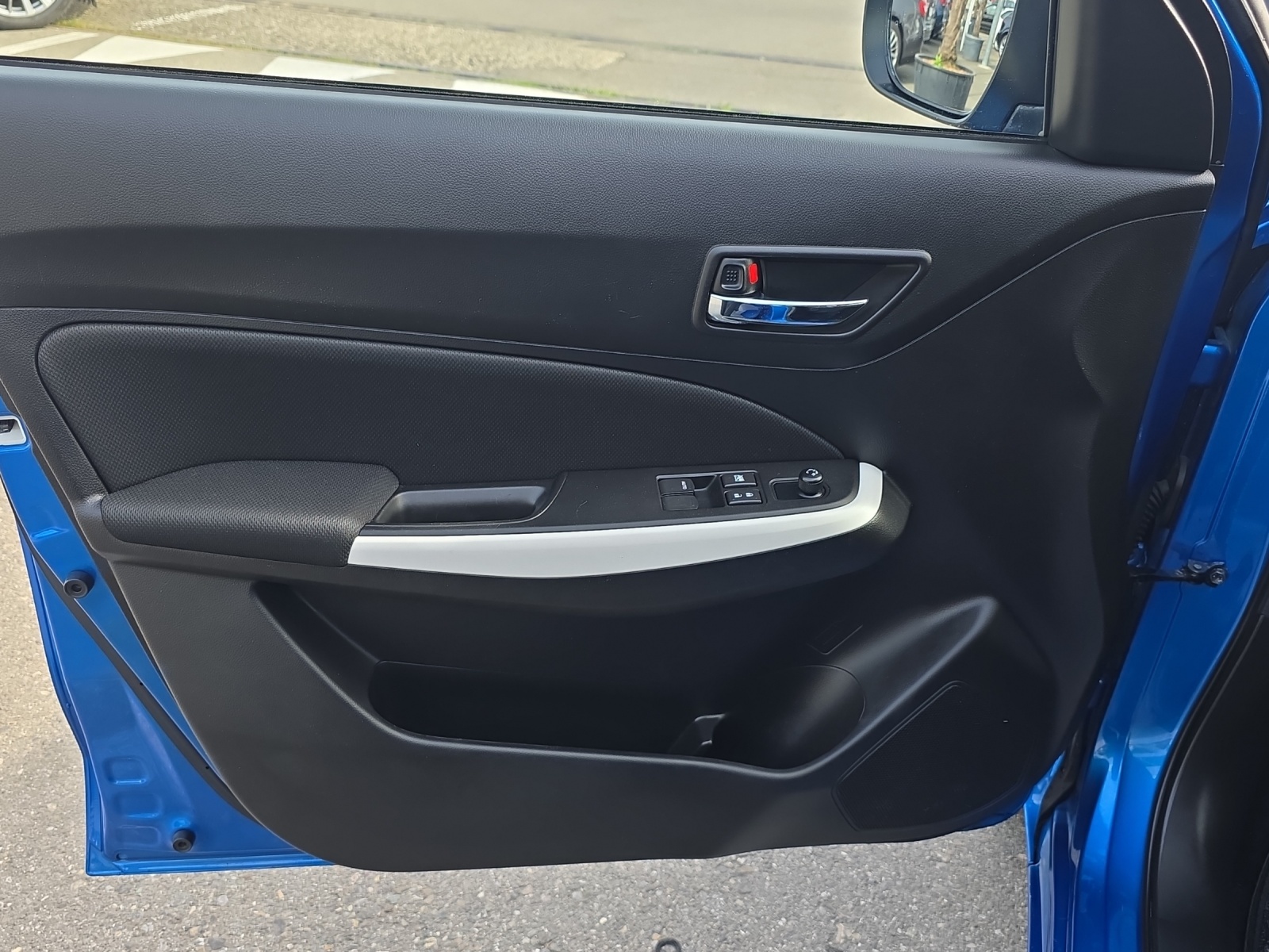 SUZUKI Swift 1.2i Compacti Allgrip 4x4 Hybrid-image-12