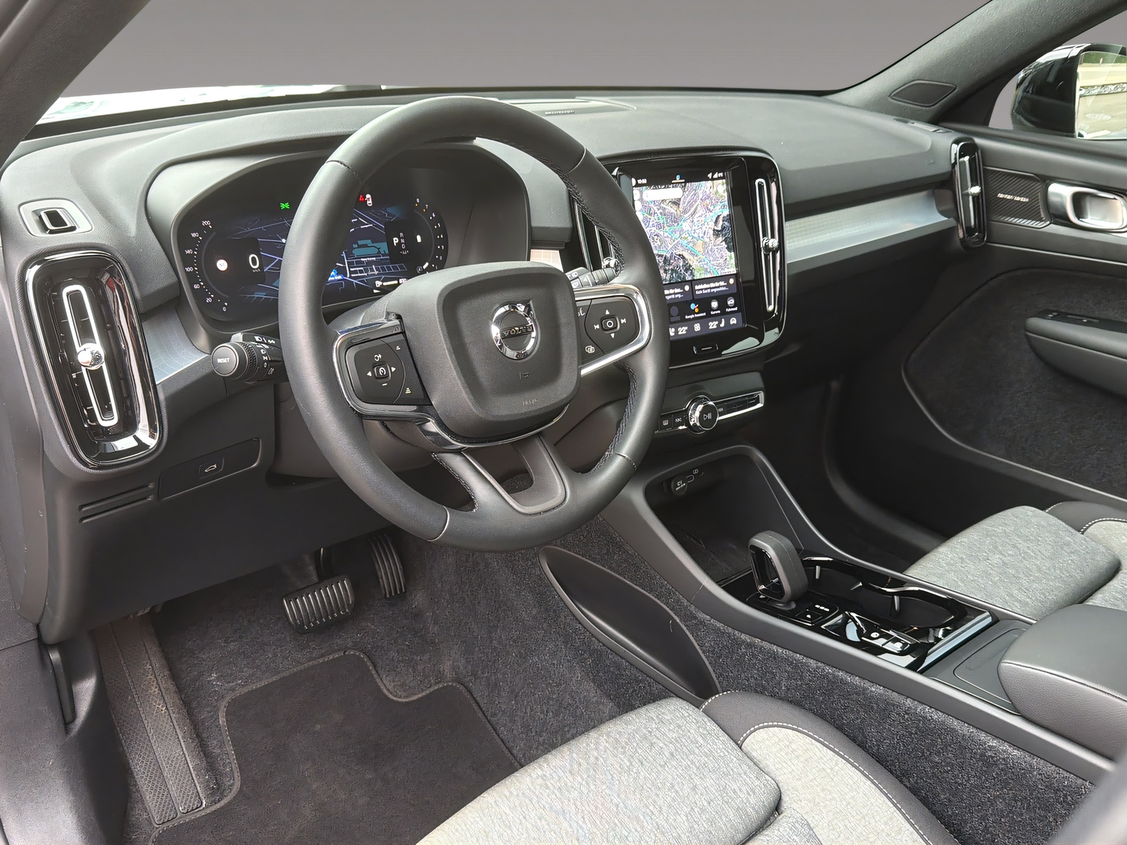 VOLVO XC40 B3 Benzin Mild Hybrid Plus Dark DCT-image-6