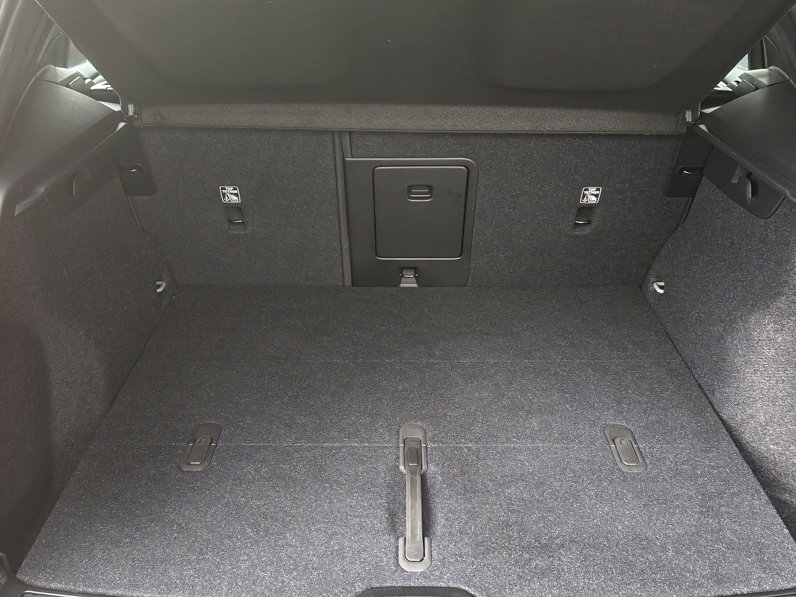 VOLVO XC40 B3 Benzin Mild Hybrid Plus Dark DCT-image-10