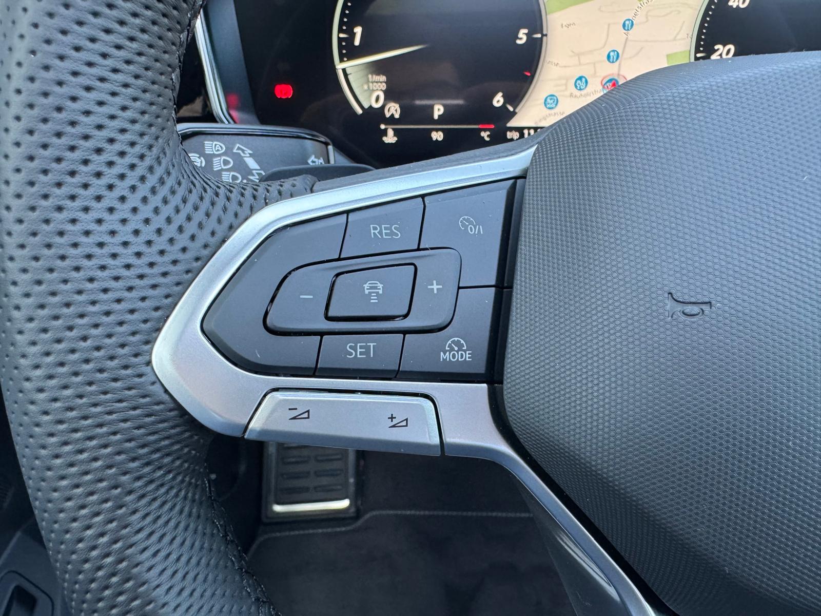 VW Touareg 3.0 TDI R-Line Final Edition Tiptronic-image-12