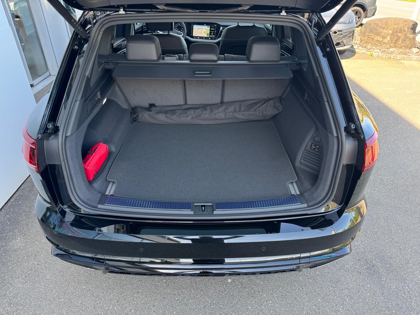 VW Touareg 3.0 TDI R-Line Final Edition Tiptronic-image-6