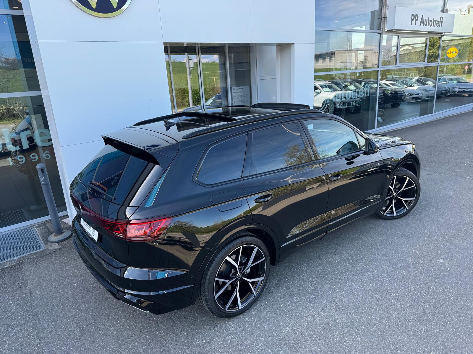 VW Touareg 3.0 TDI R-Line Final Edition Tiptronic-image-4