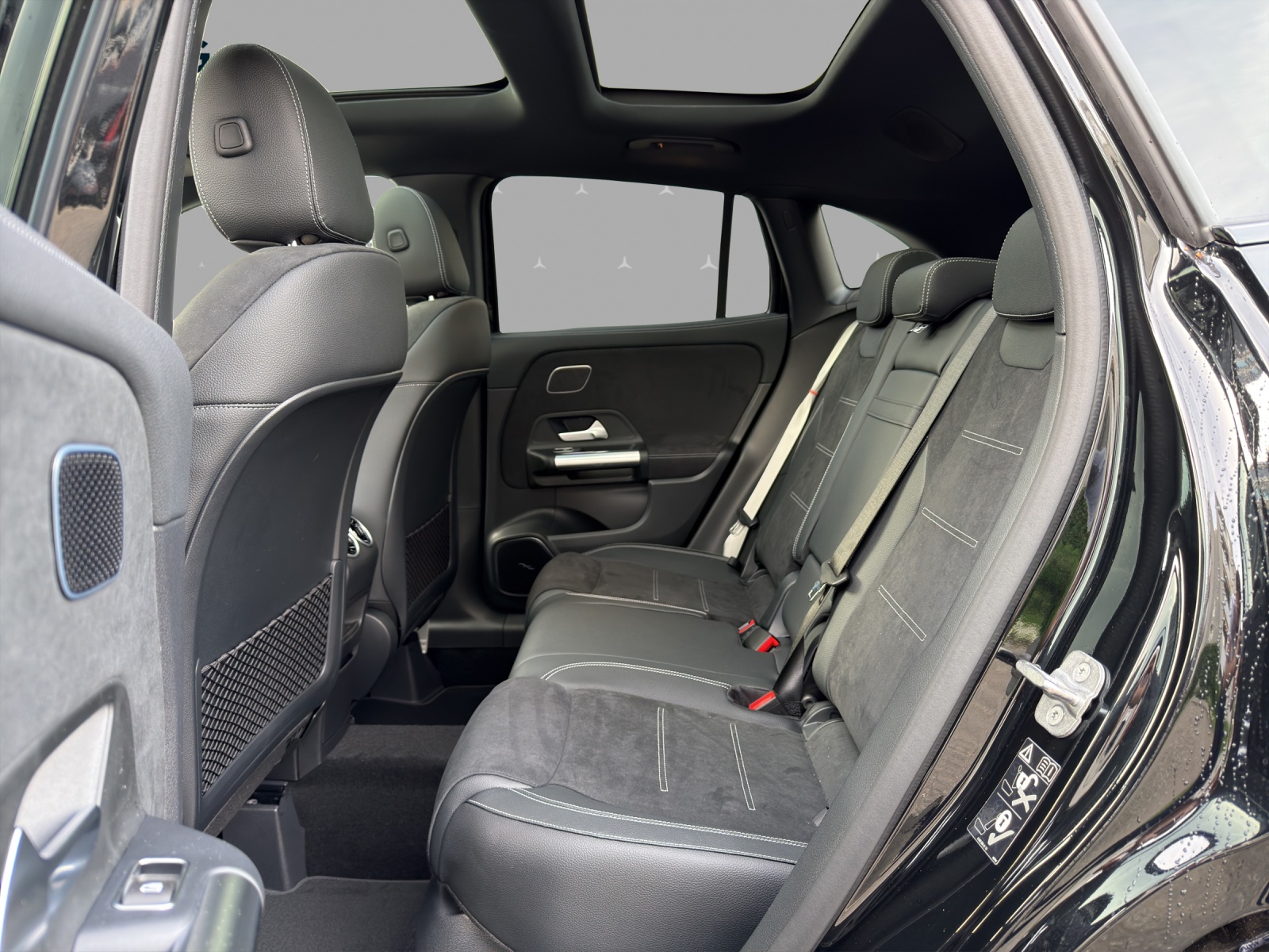MERCEDES-BENZ GLA 200 Night Star 7G-DCT-image-13