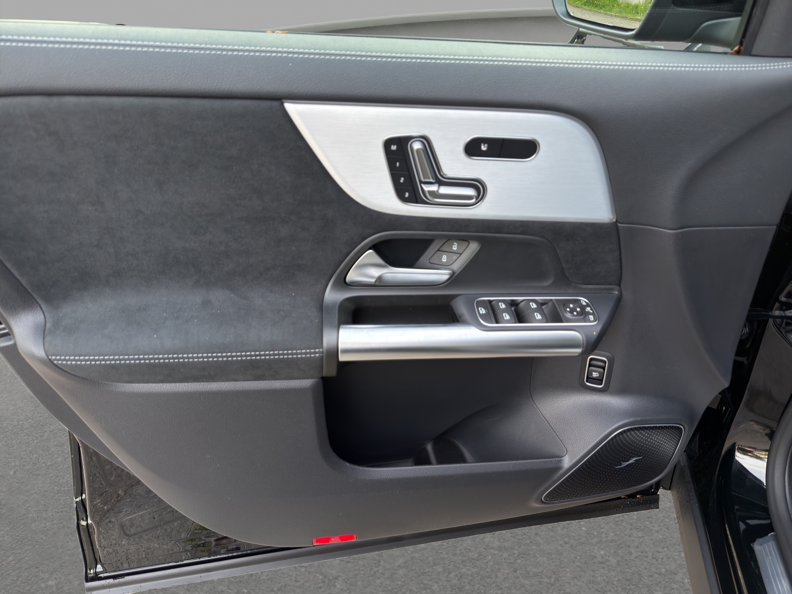 MERCEDES-BENZ GLA 200 Night Star 7G-DCT-image-12