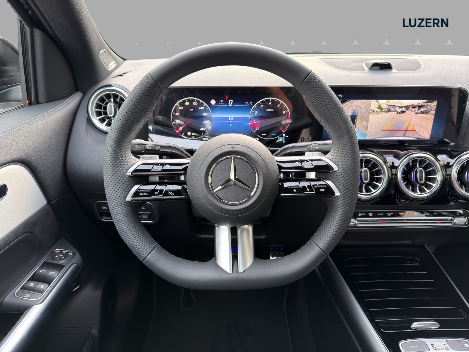 MERCEDES-BENZ GLA 200 Night Star 7G-DCT-image-9