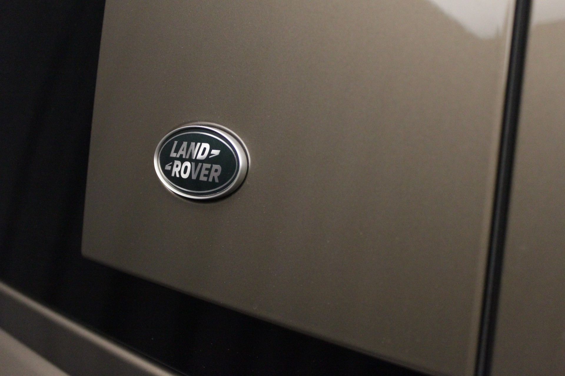 LAND ROVER Defender 110 P400 I6 X 3.0 AT8-image-15