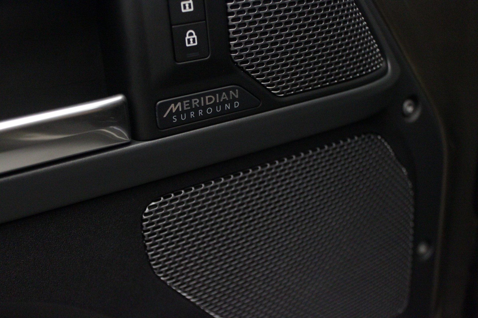 LAND ROVER Defender 110 P400 I6 X 3.0 AT8-image-20