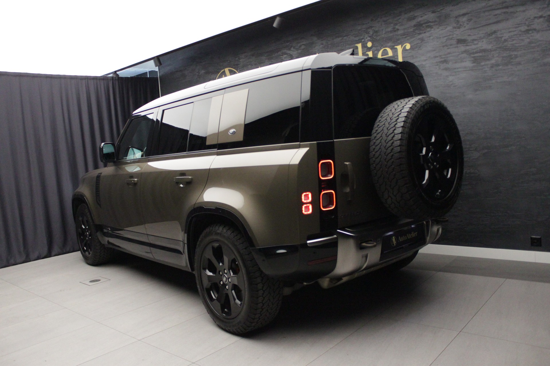 LAND ROVER Defender 110 P400 I6 X 3.0 AT8-image-11