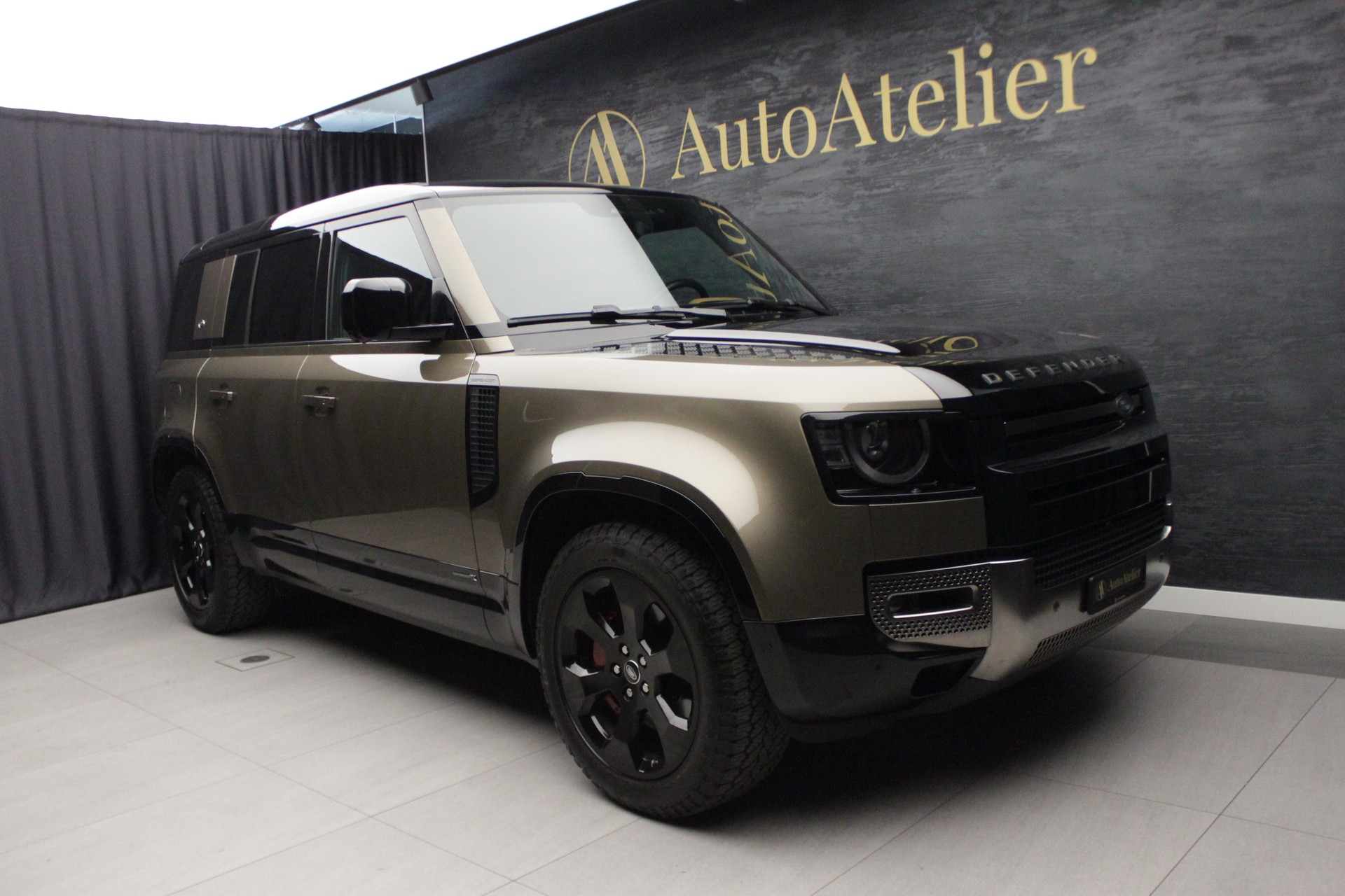 LAND ROVER Defender 110 P400 I6 X 3.0 AT8-showroom-element-2