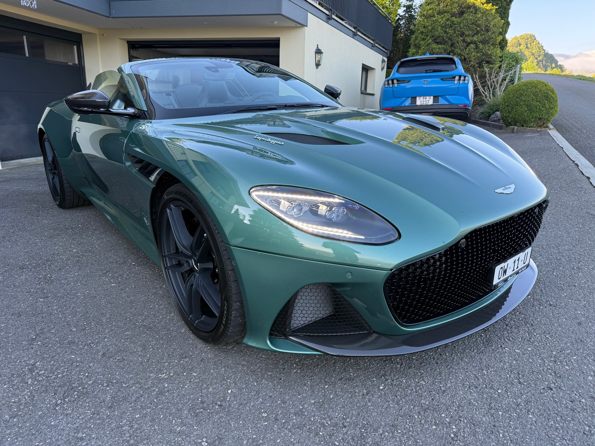 ASTON MARTIN DBS Superleggera Volante-image-3