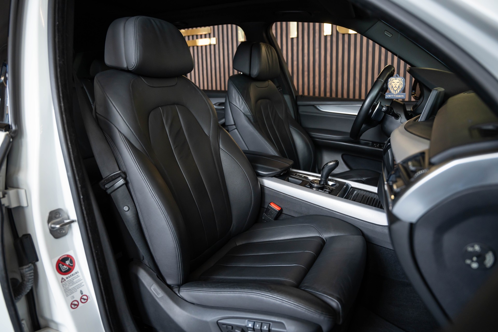 BMW X5 xDrive M50d Steptronic-image-15