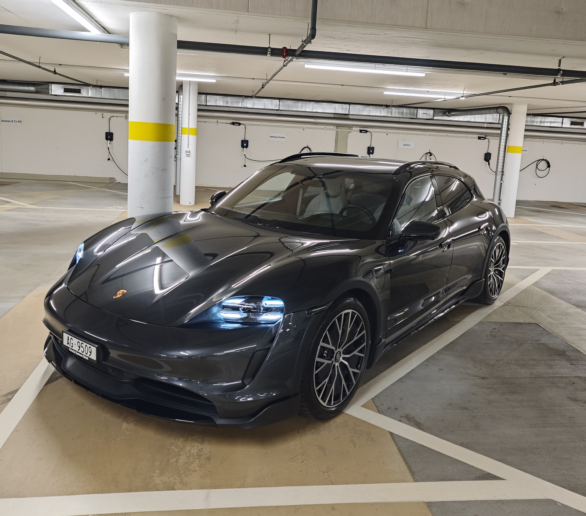 PORSCHE 4-image-0