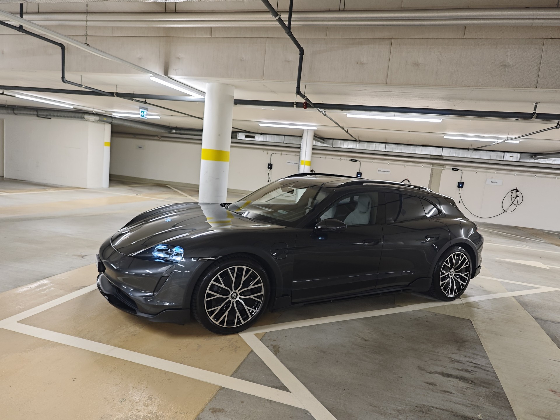 PORSCHE 4-image-1