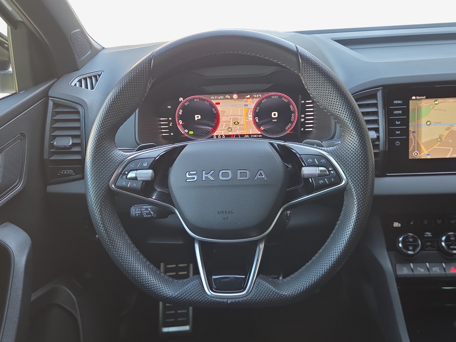 SKODA Karoq 2.0 TSI SportLine 4x4 DSG-image-9