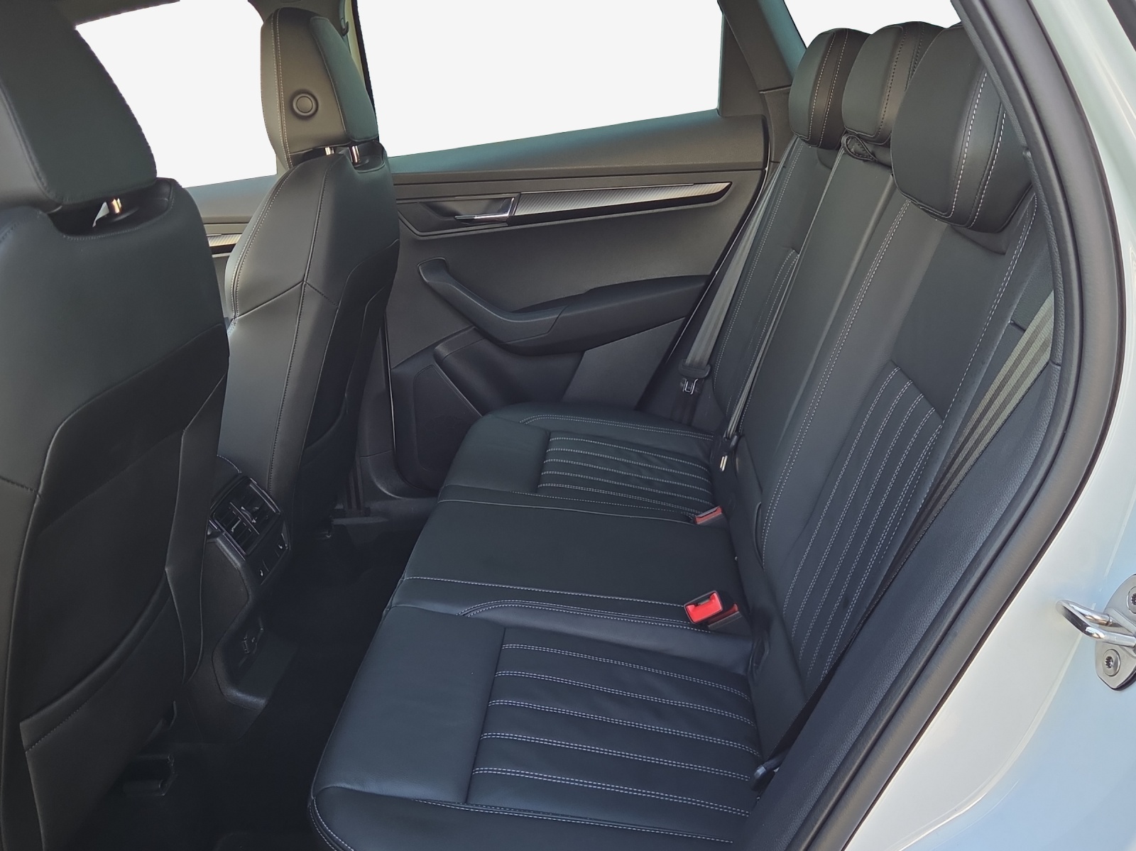 SKODA Karoq 2.0 TSI SportLine 4x4 DSG-image-11