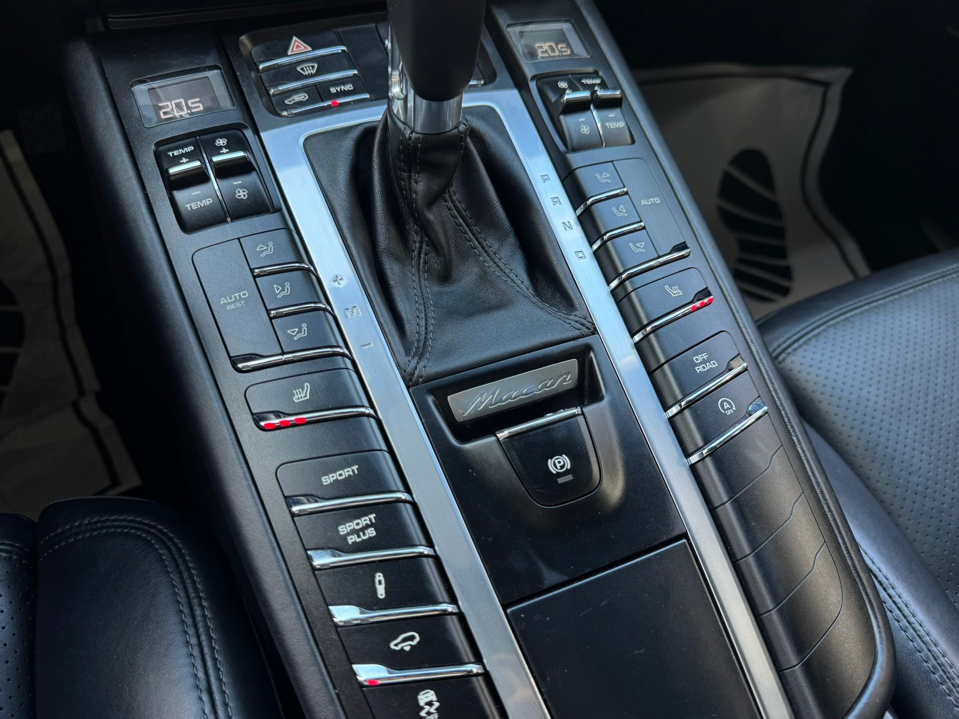 PORSCHE Macan Turbo PDK * Sport Chrono * MFK 29.06.2026 *-image-15