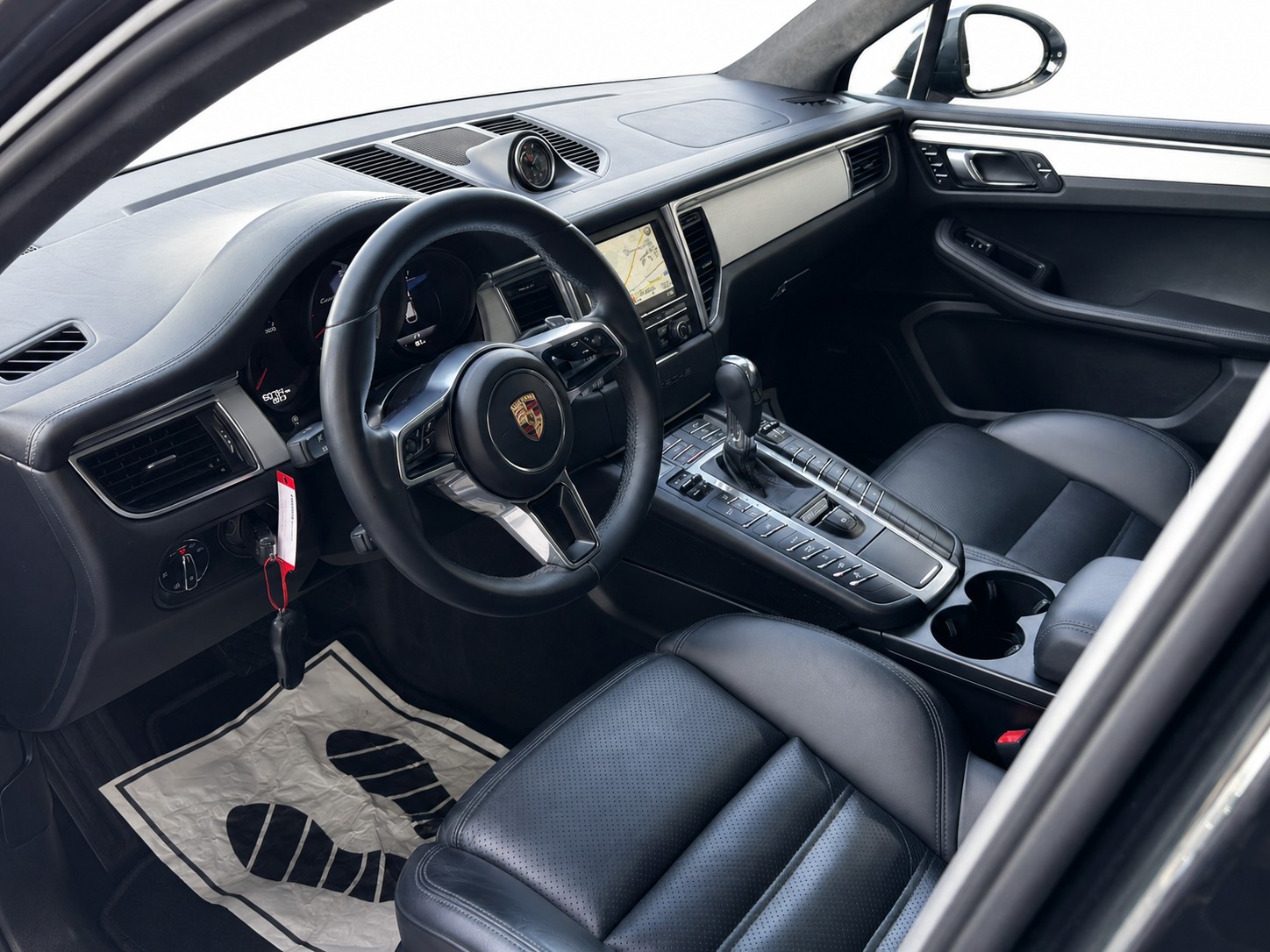 PORSCHE Macan Turbo PDK * Sport Chrono * MFK 29.06.2026 *-image-8