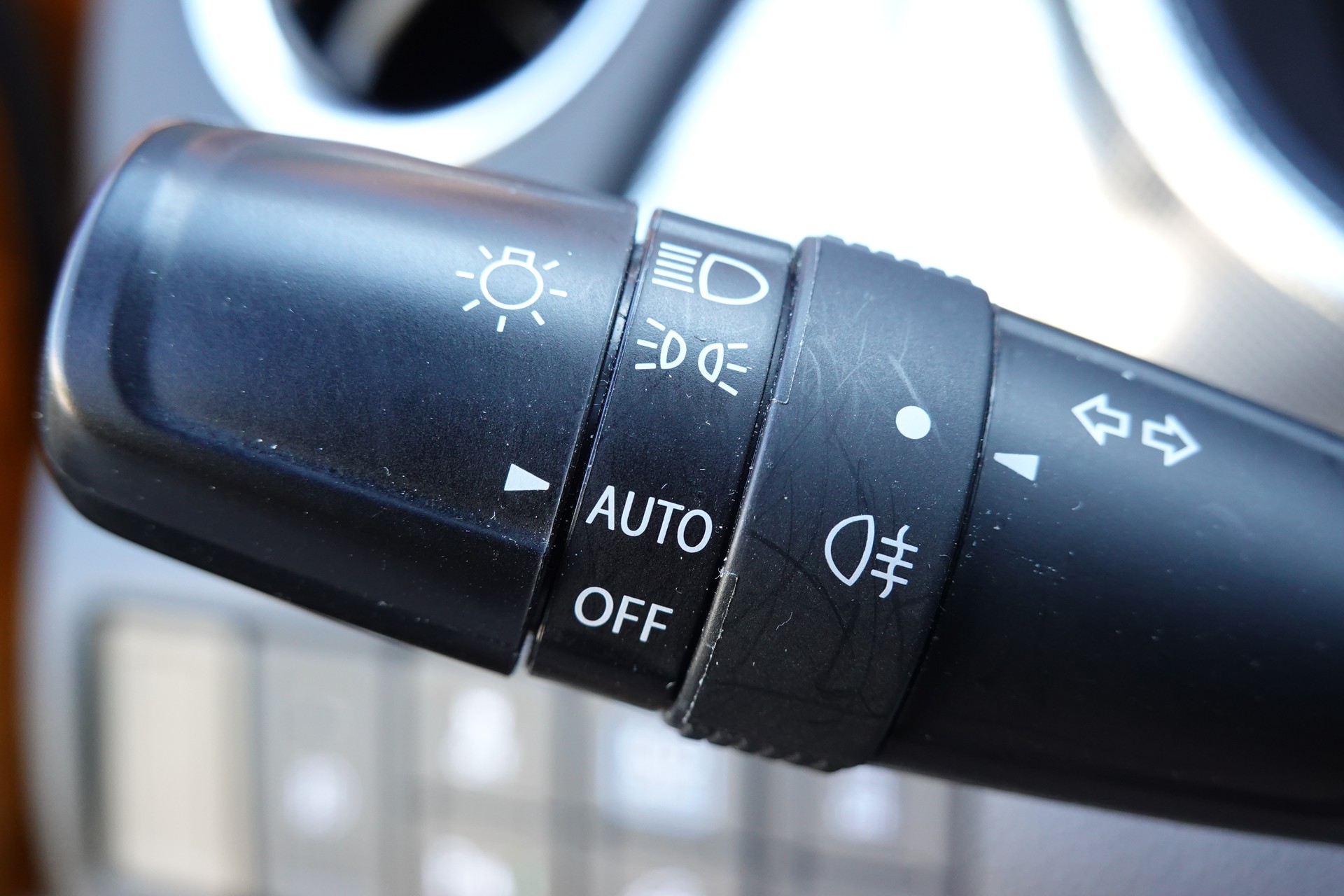 SUZUKI Vitara 1.5 Hybrid Edition 35 Top 4x4 AGS - " Toit Ouvrant * GPS * Caméra * Tempomat Adaptatif * Sièges chauffants "-image-13